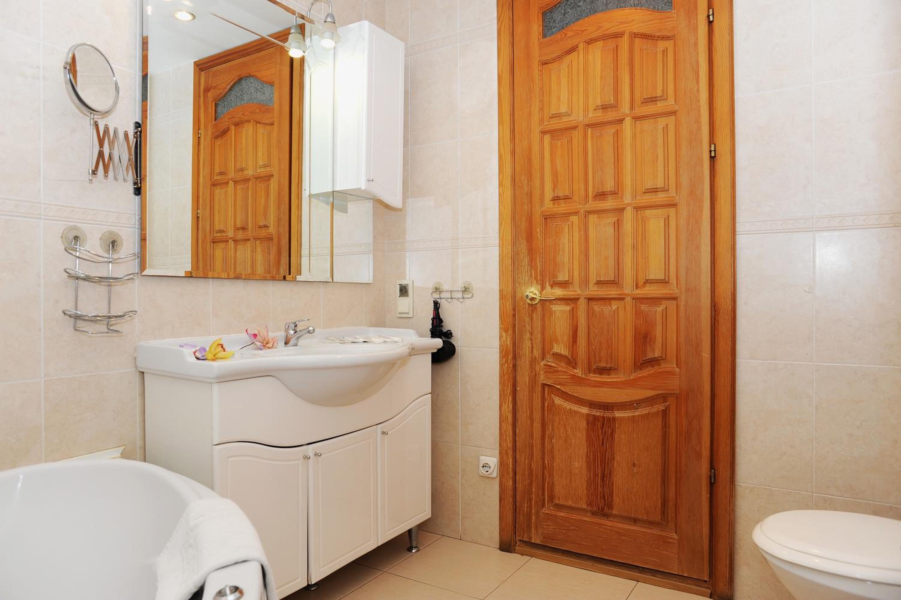 Premium Rent in Kiev Centre - Kiev view 2