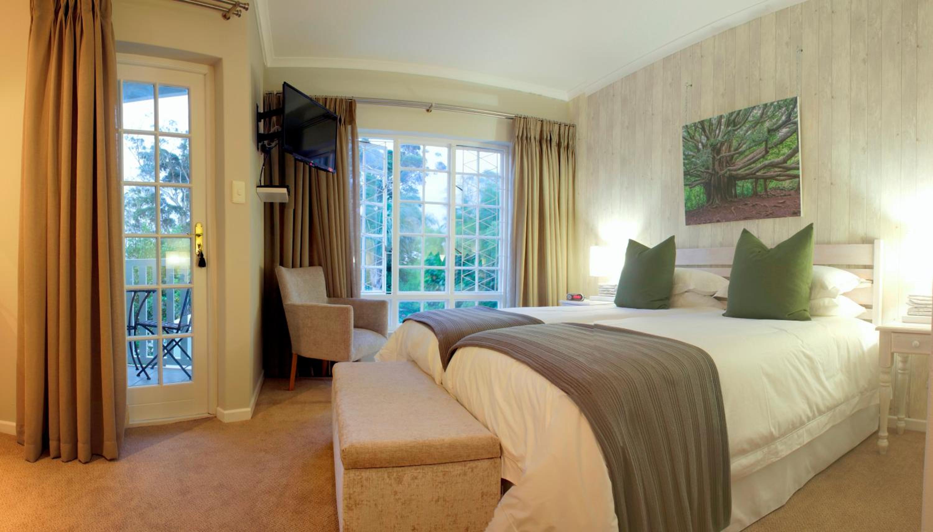 Lodge on Main Guest House and Conference Centre