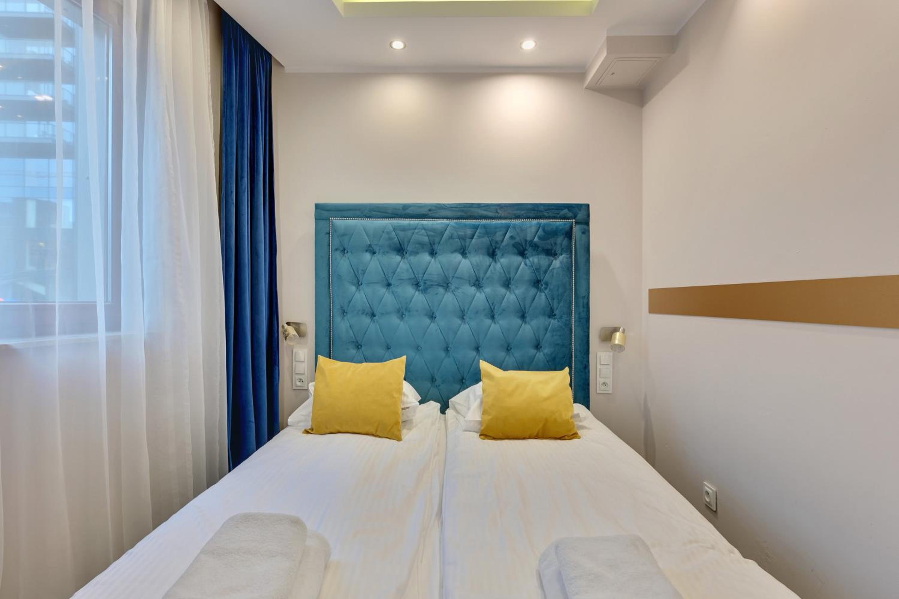 Flatbook - City Center SPA Apartments Waterlane Island