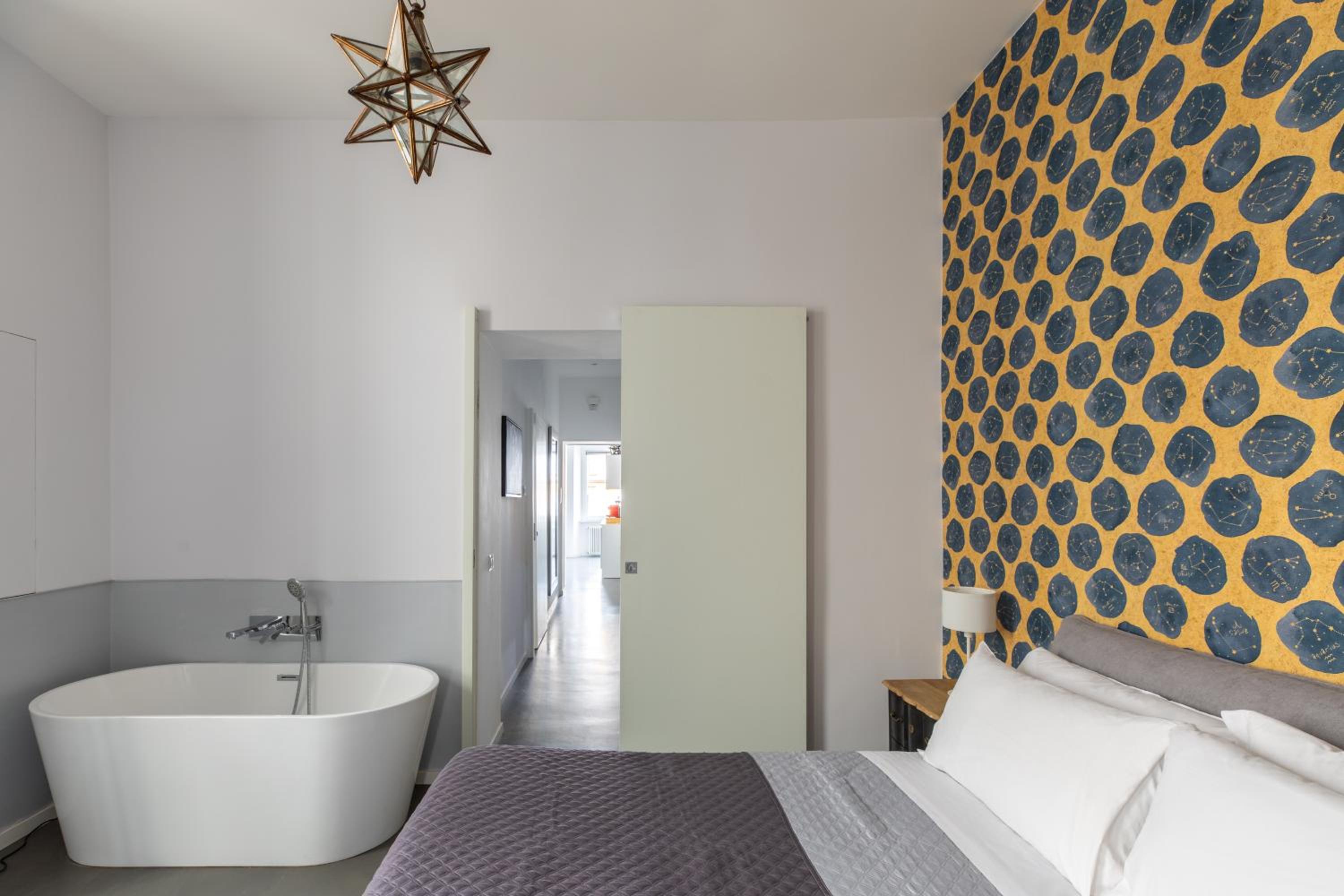 Trastevere Modern 4BR 4baths, WIFI, AC, custom kitchen, living room