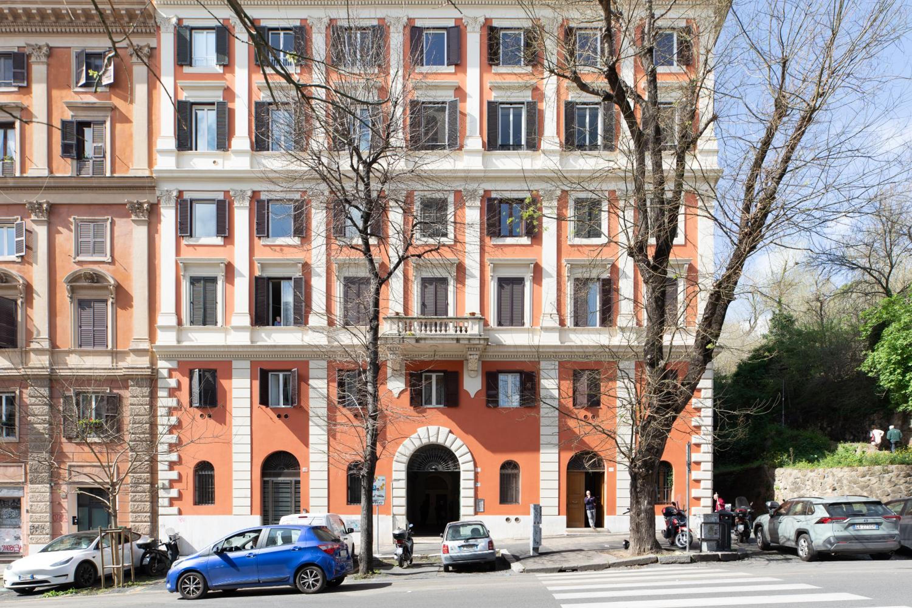 Trastevere Modern 4BR 4baths, WIFI, AC, custom kitchen, living room