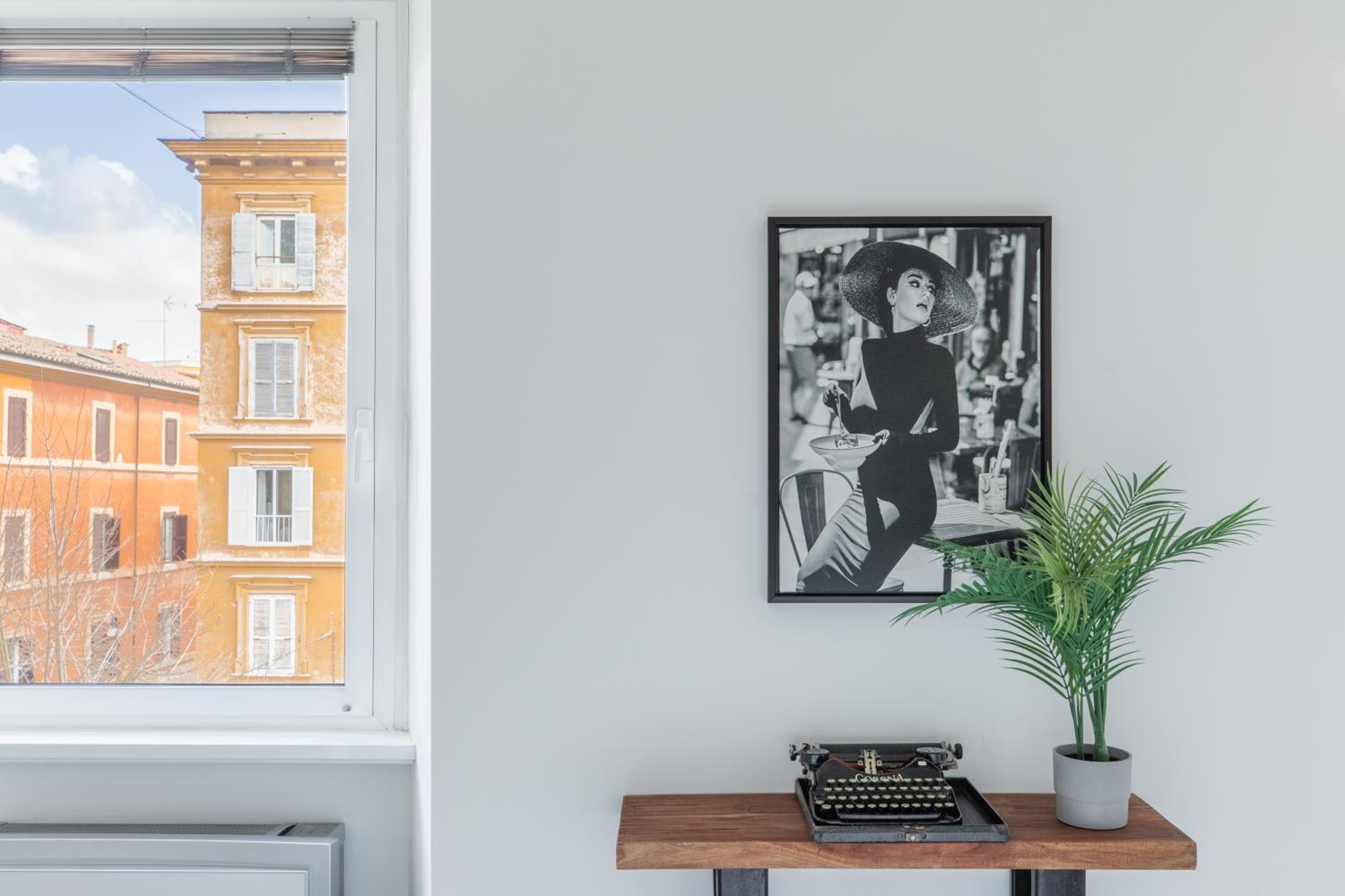 Trastevere Modern 4BR 4baths, WIFI, AC, custom kitchen, living room
