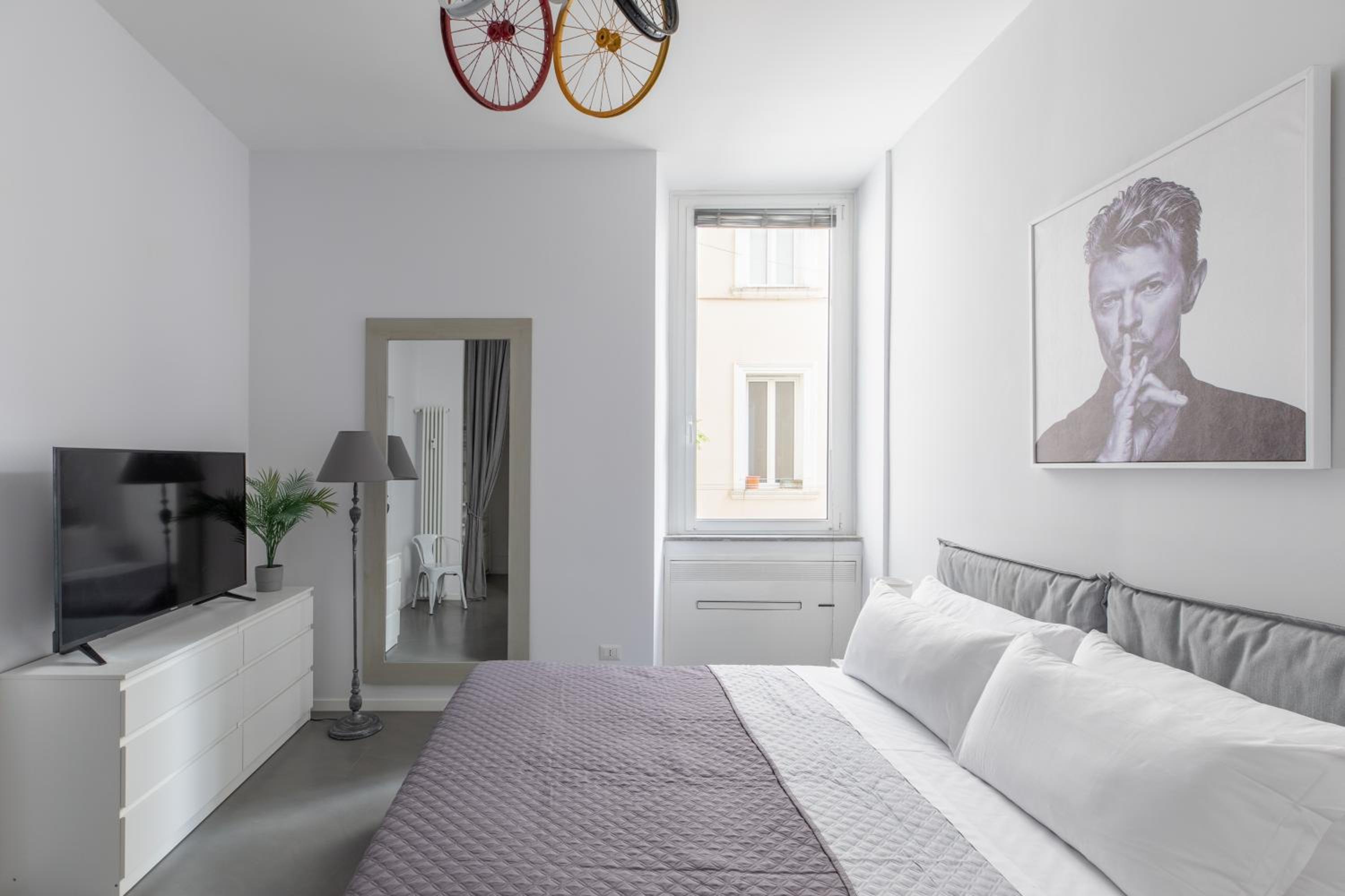 Trastevere Modern 4BR 4baths, WIFI, AC, custom kitchen, living room