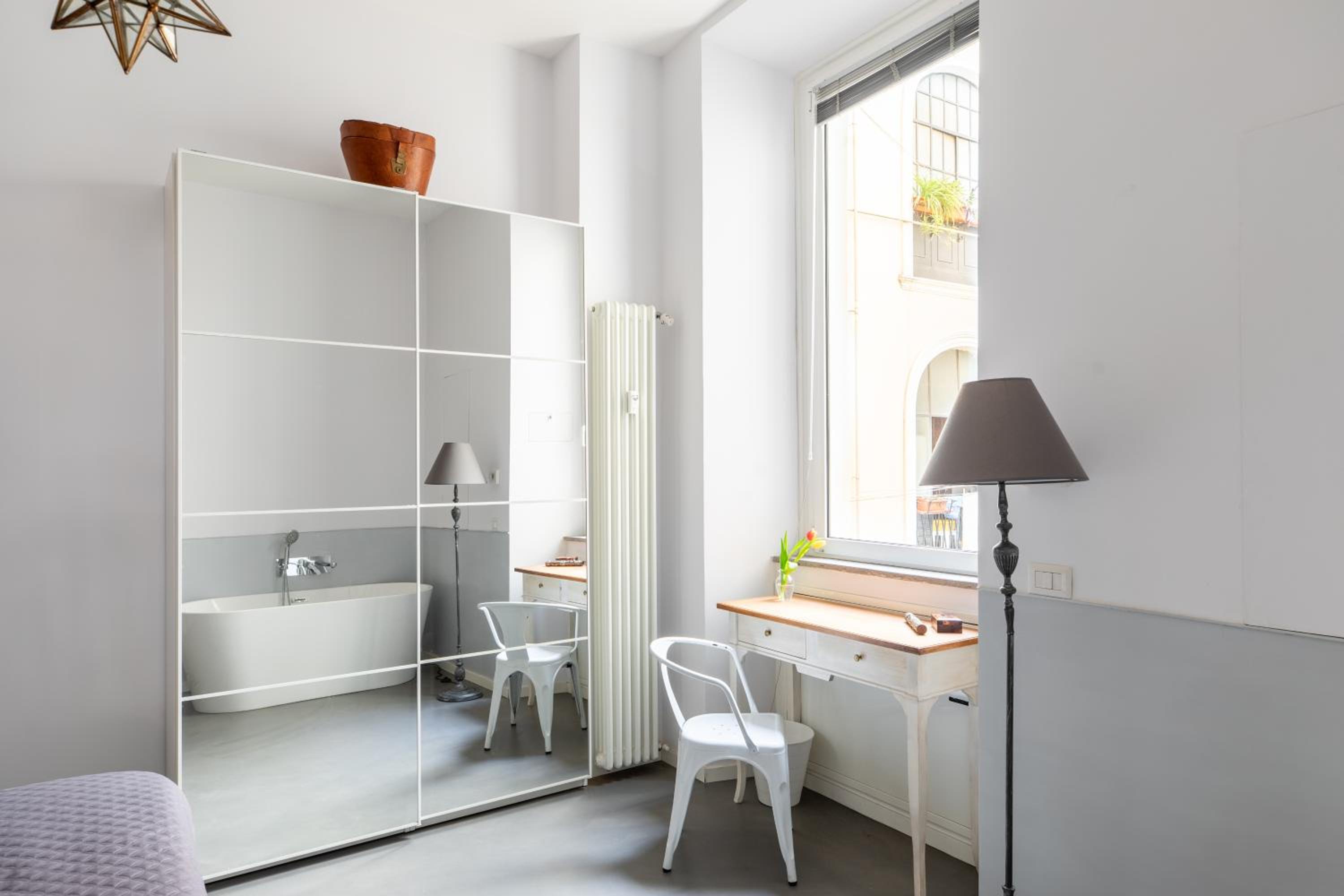 Trastevere Modern 4BR 4baths, WIFI, AC, custom kitchen, living room