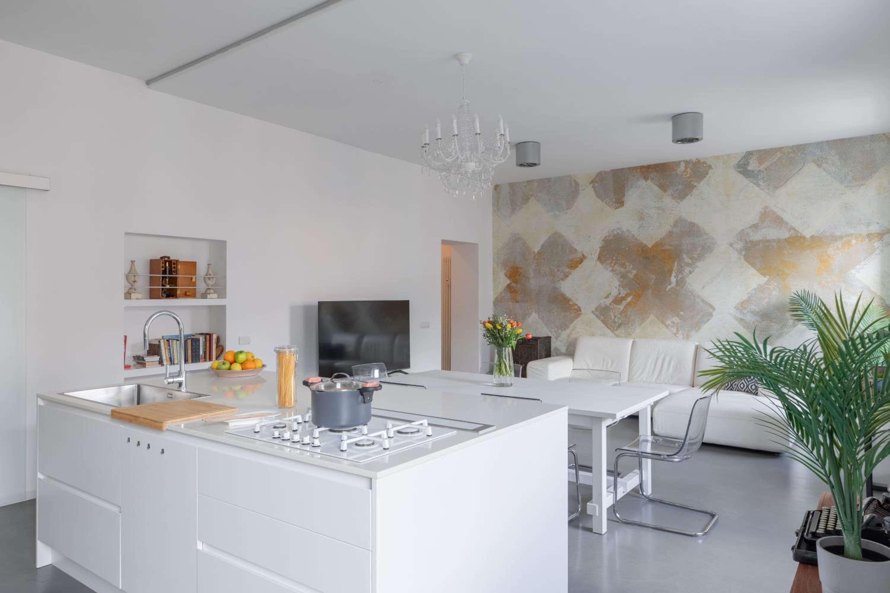 Trastevere Modern 4BR 4baths, WIFI, AC, custom kitchen, living room