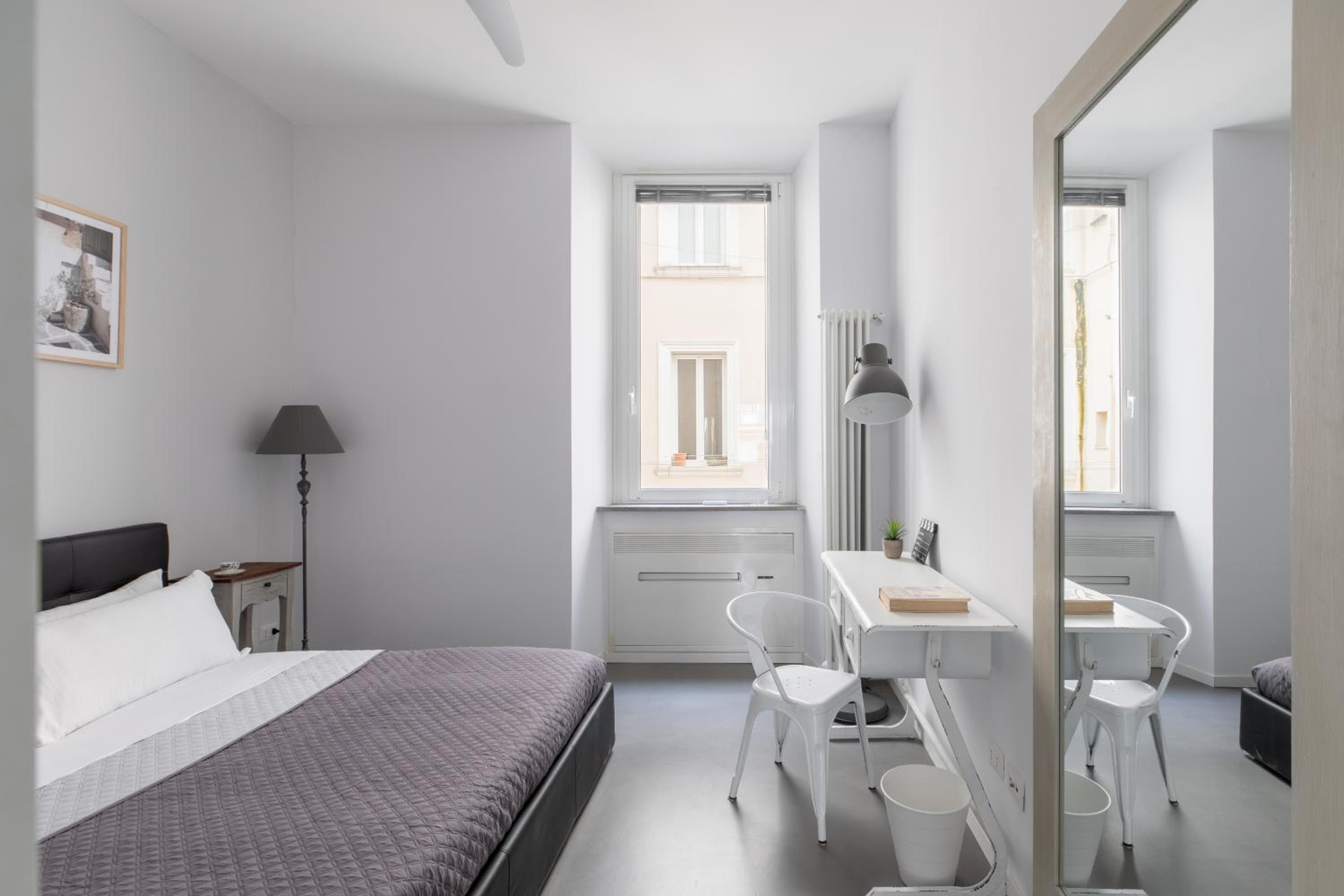 Trastevere Modern 4BR 4baths, WIFI, AC, custom kitchen, living room