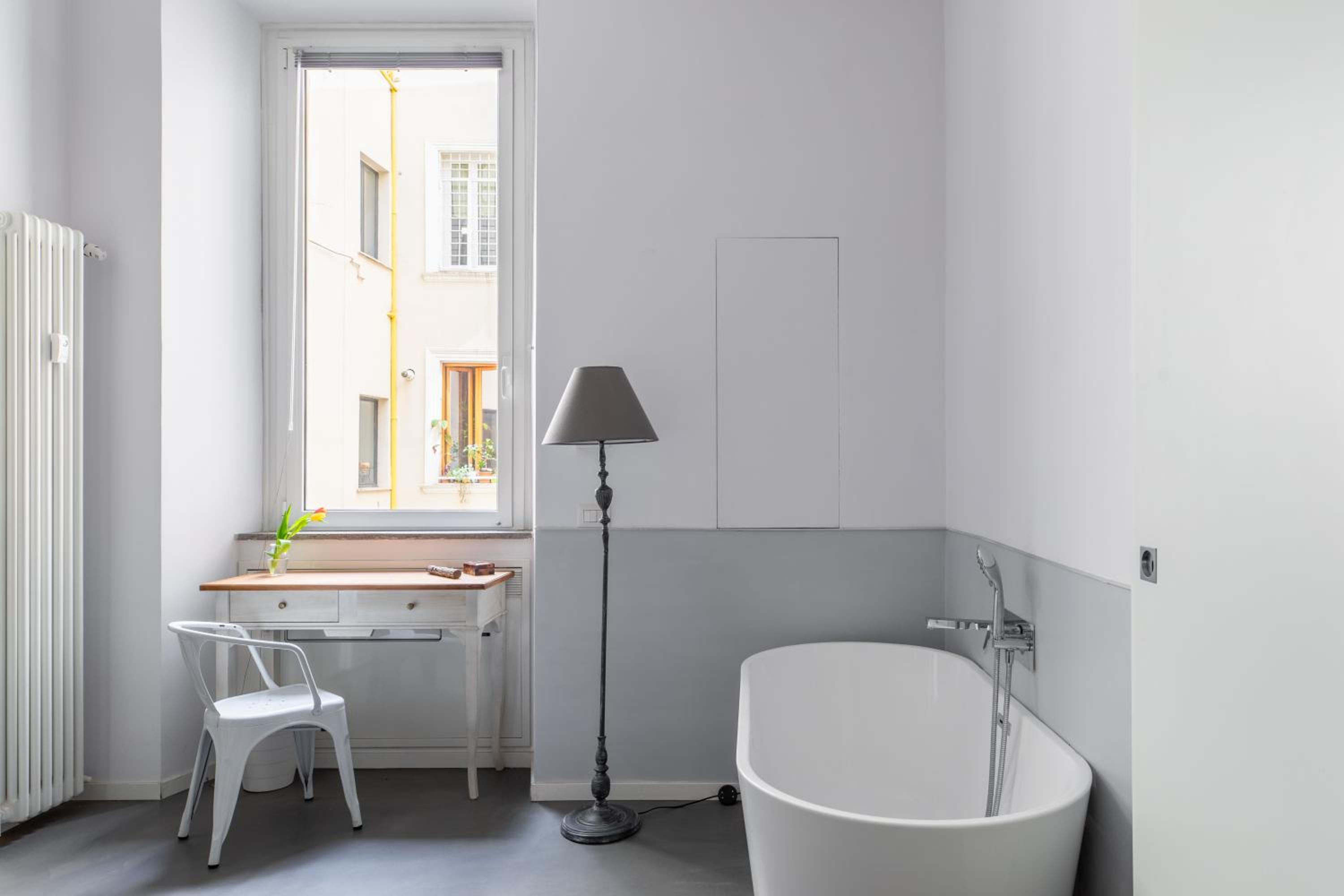Trastevere Modern 4BR 4baths, WIFI, AC, custom kitchen, living room