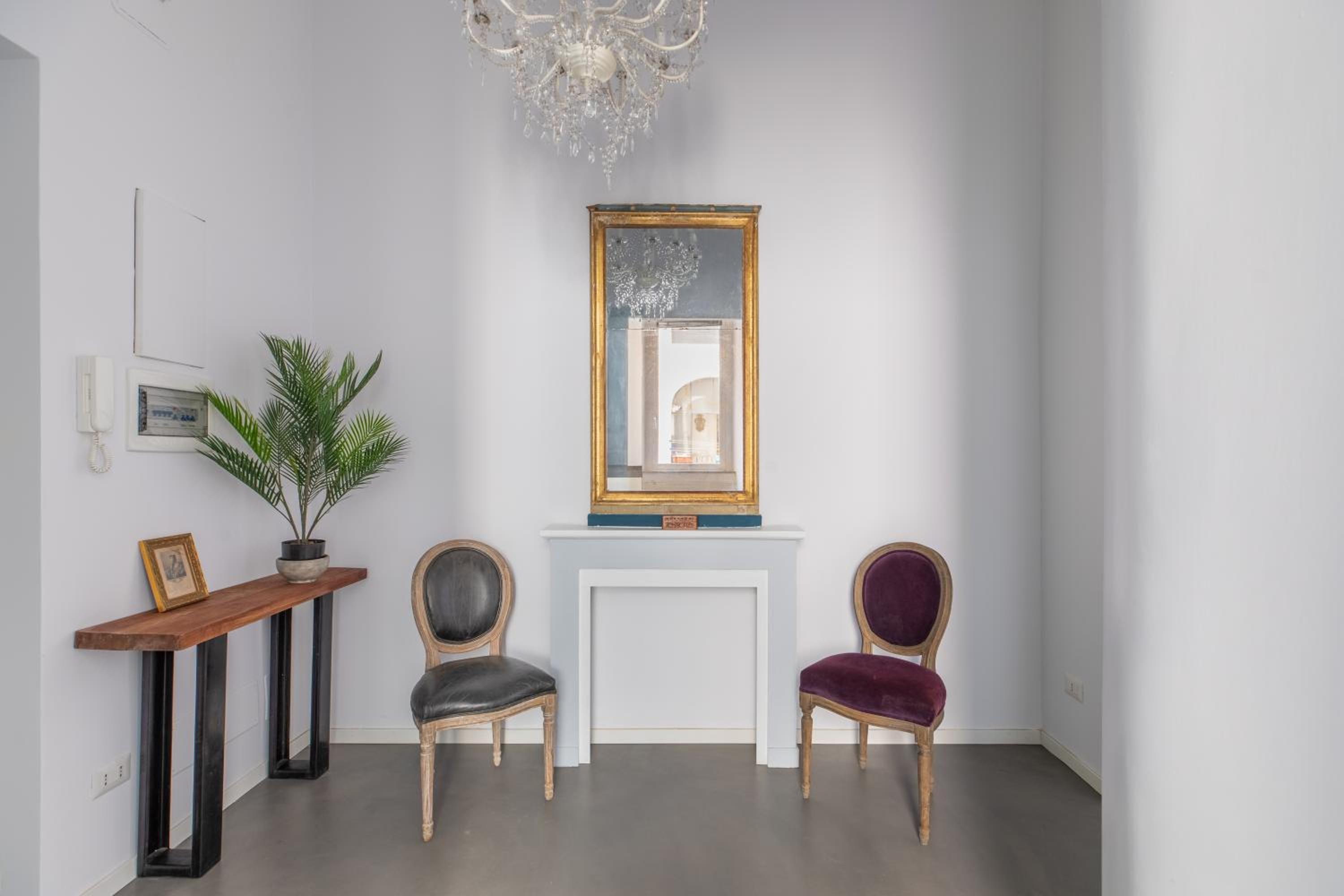 Trastevere Modern 4BR 4baths, WIFI, AC, custom kitchen, living room