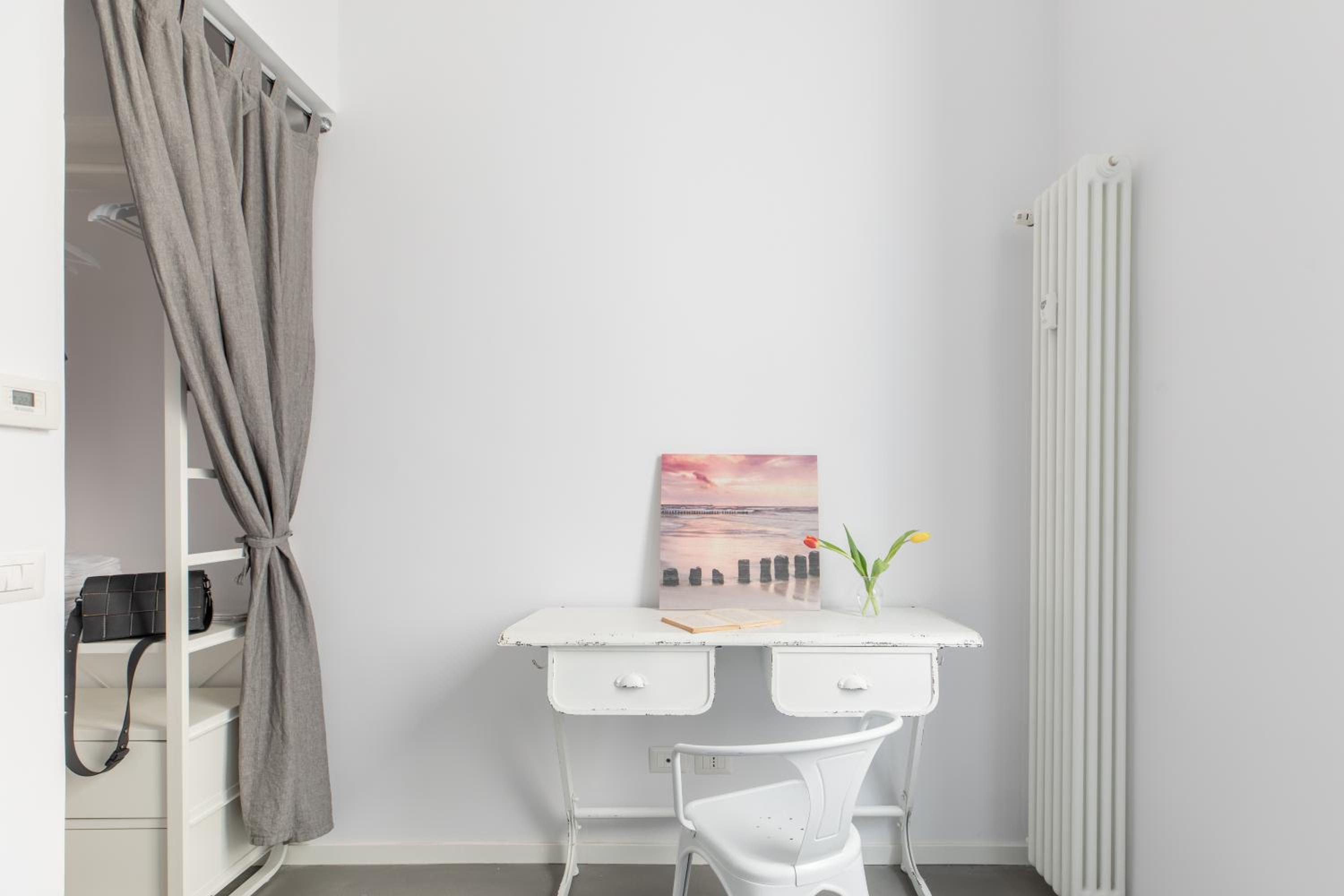 Trastevere Modern 4BR 4baths, WIFI, AC, custom kitchen, living room