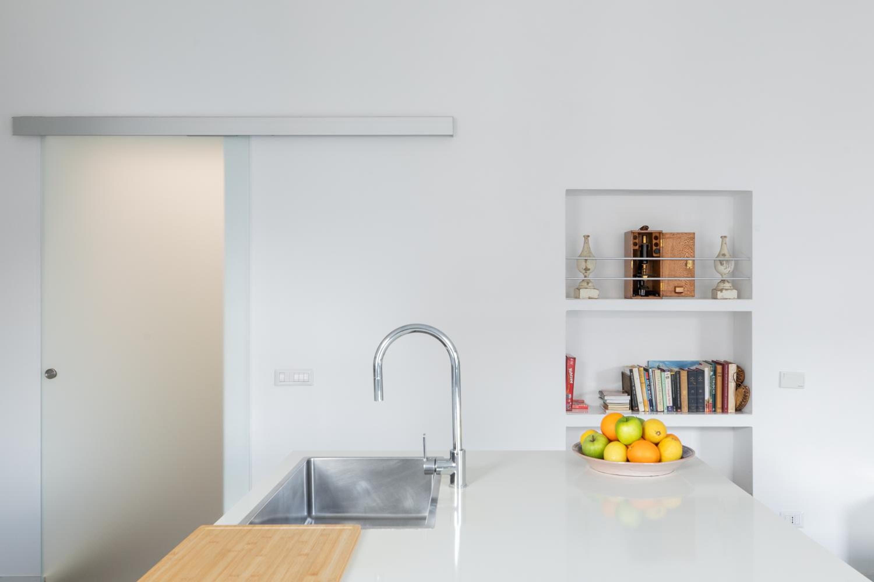 Trastevere Modern 4BR 4baths, WIFI, AC, custom kitchen, living room