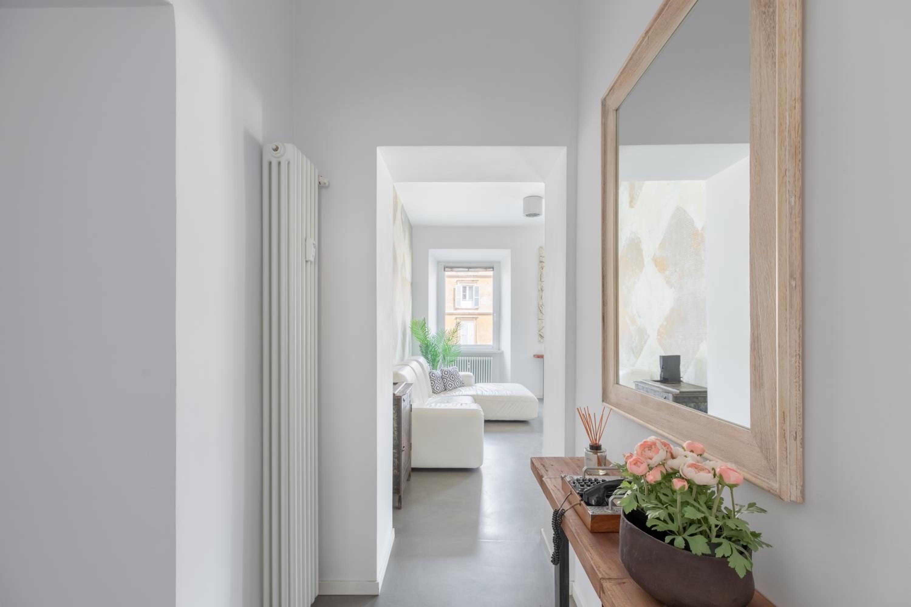 Trastevere Modern 4BR 4baths, WIFI, AC, custom kitchen, living room