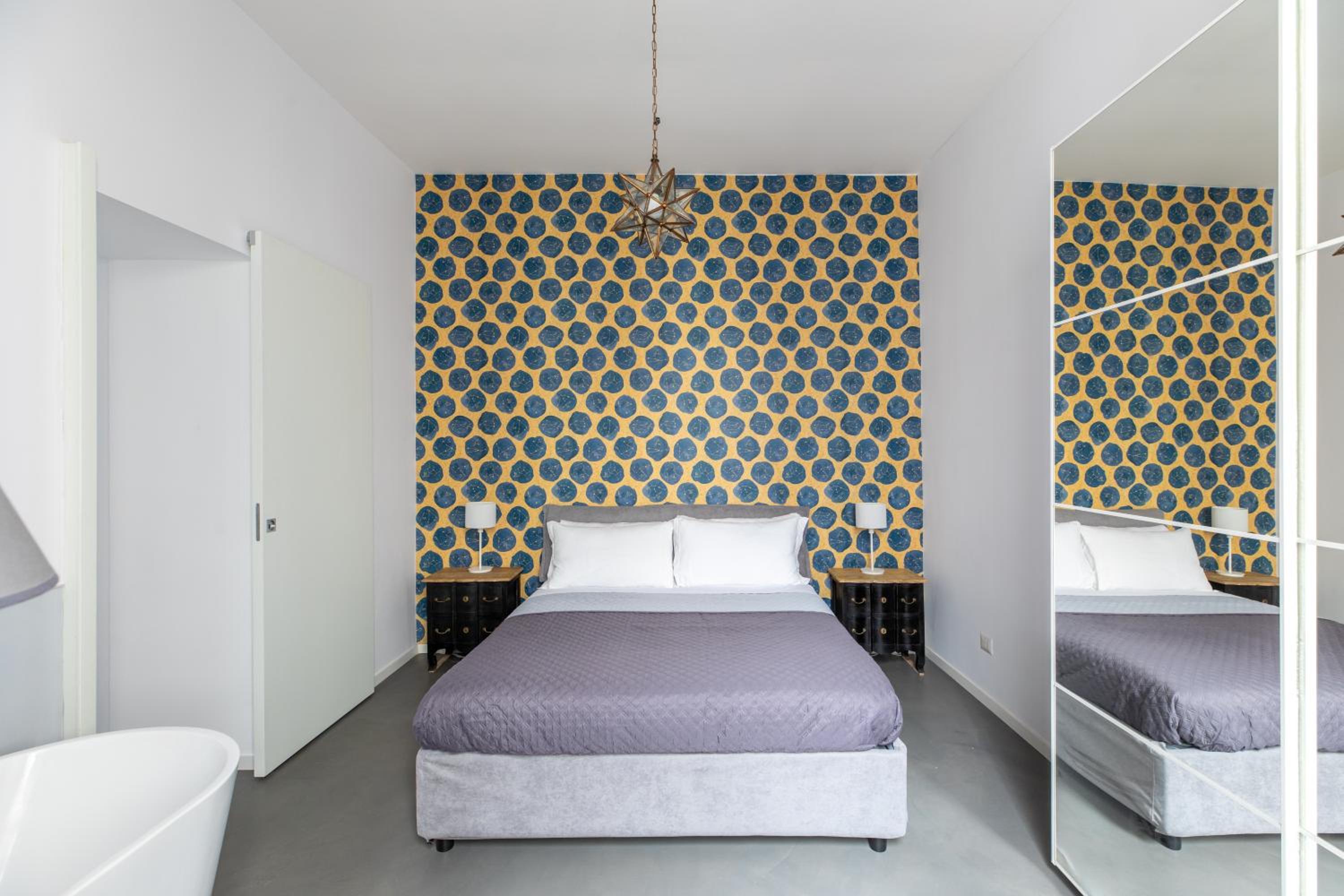 Trastevere Modern 4BR 4baths, WIFI, AC, custom kitchen, living room