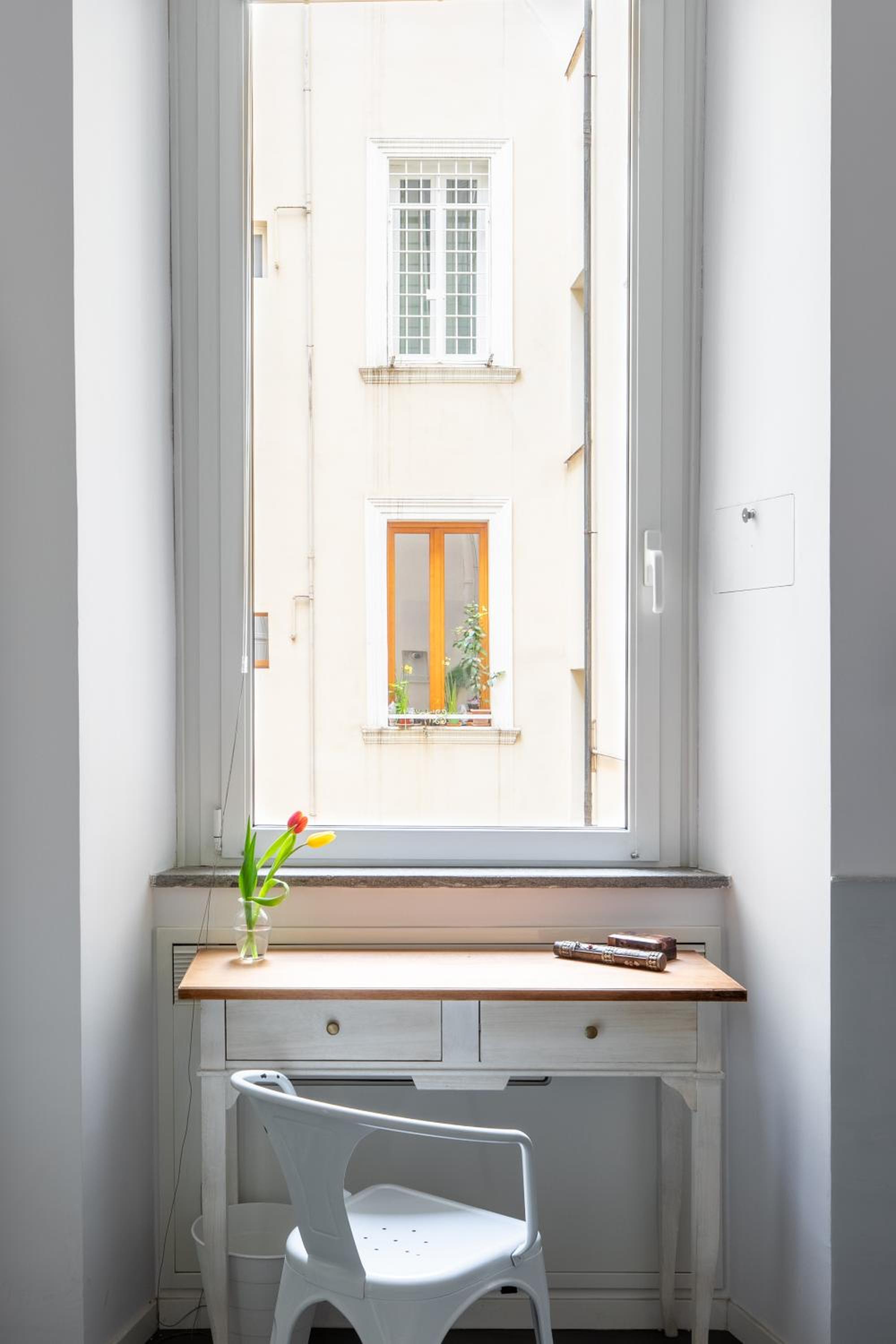 Trastevere Modern 4BR 4baths, WIFI, AC, custom kitchen, living room