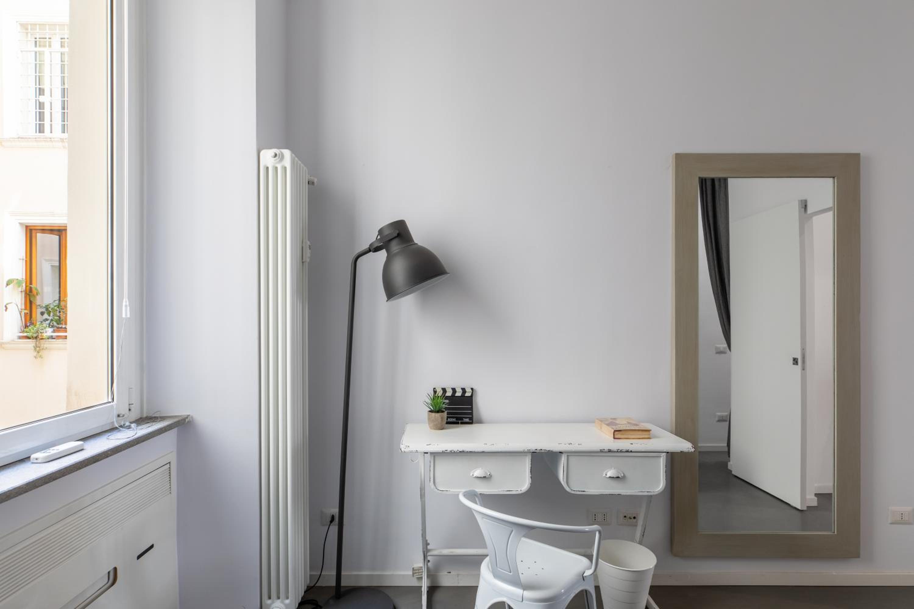 Trastevere Modern 4BR 4baths, WIFI, AC, custom kitchen, living room