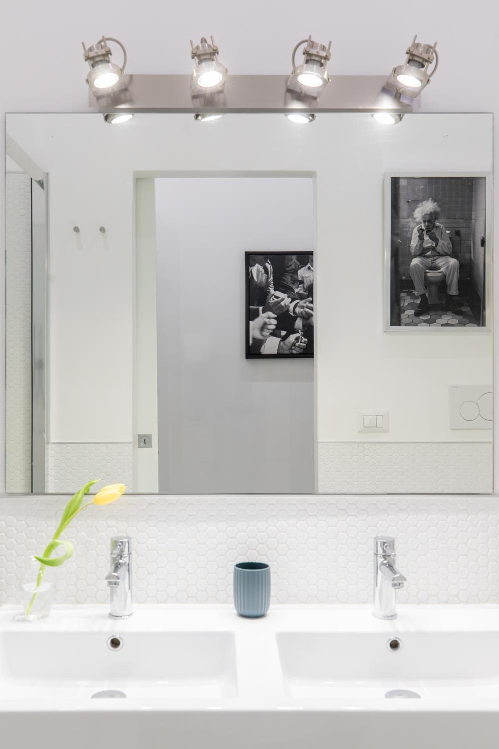 Trastevere Modern 4BR 4baths, WIFI, AC, custom kitchen, living room