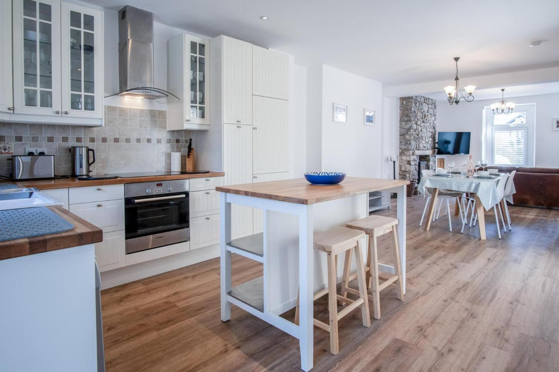 Nottage Road - 3 Bedroom Holiday Home - Mumbles