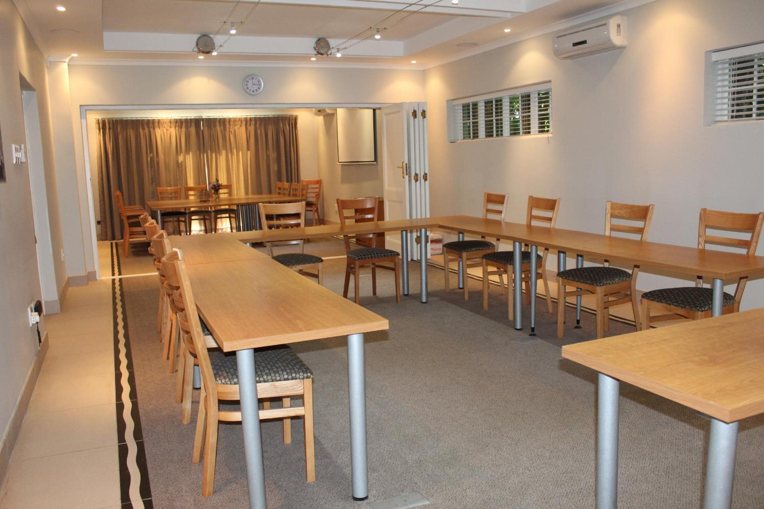 Lodge on Main Guest House and Conference Centre