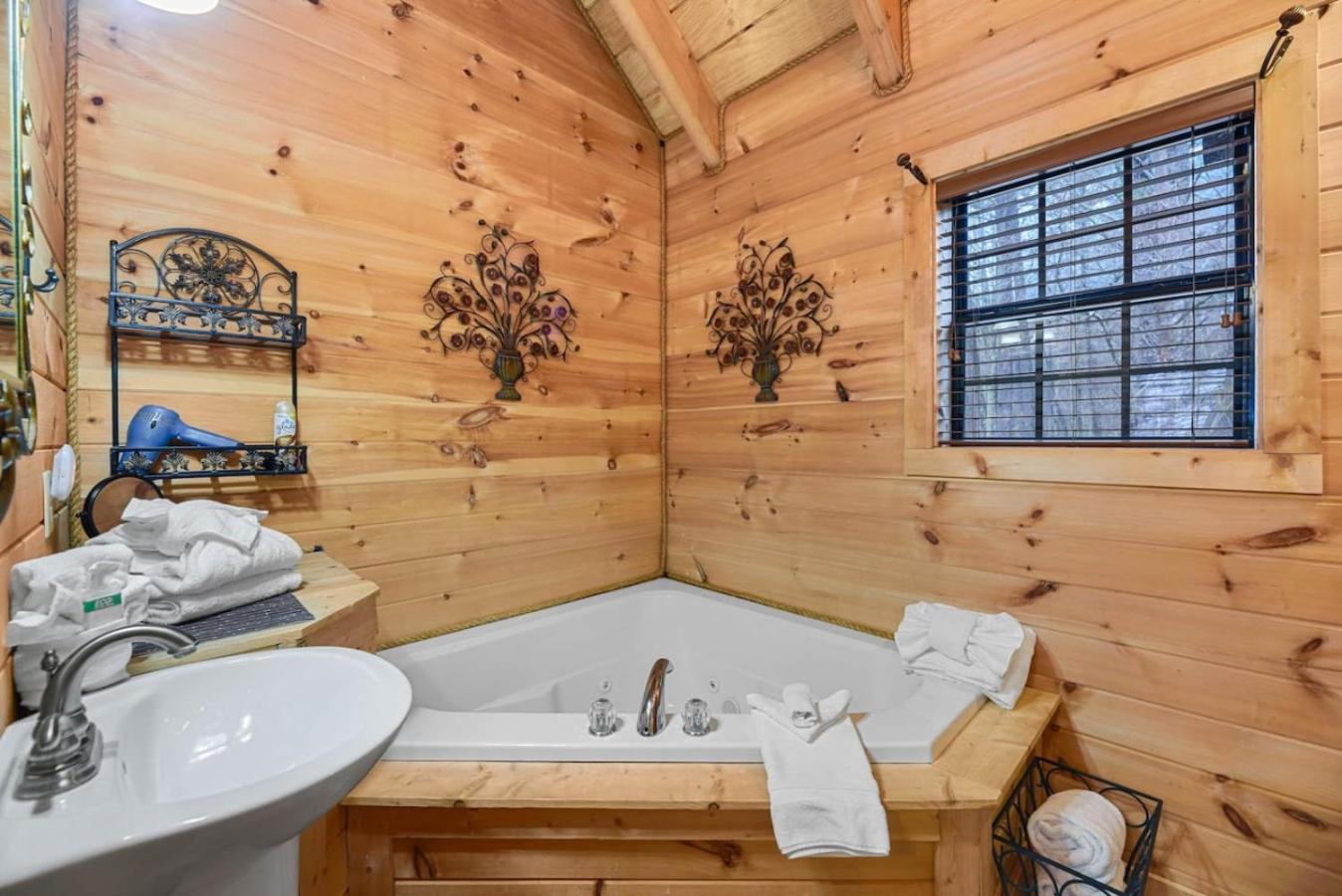 Big Blue Ridge MTN Views Hot Tub Pool Table