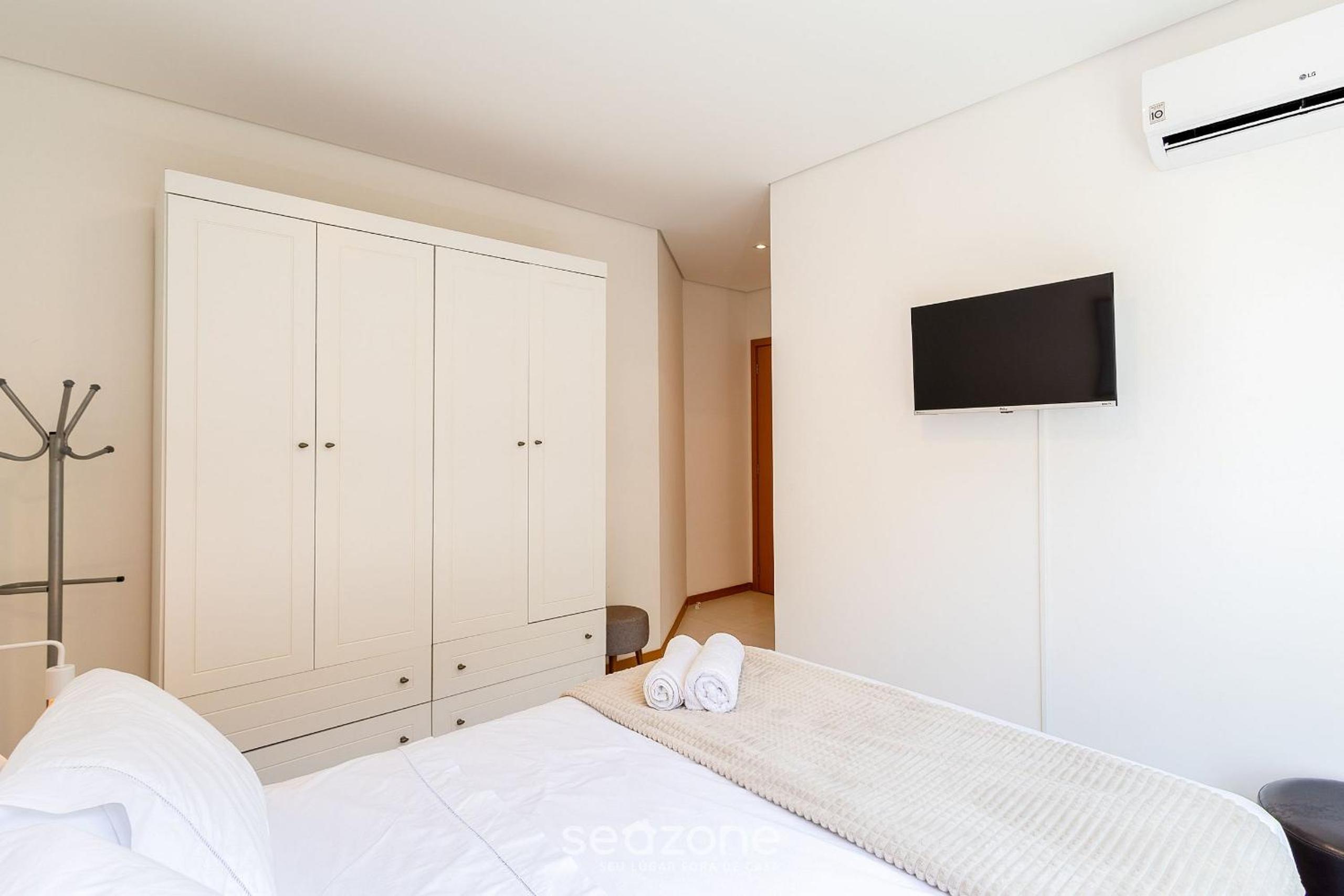 Apartments in Condominium w/ Great Infrastructure and 130 m from the Beach - AVR