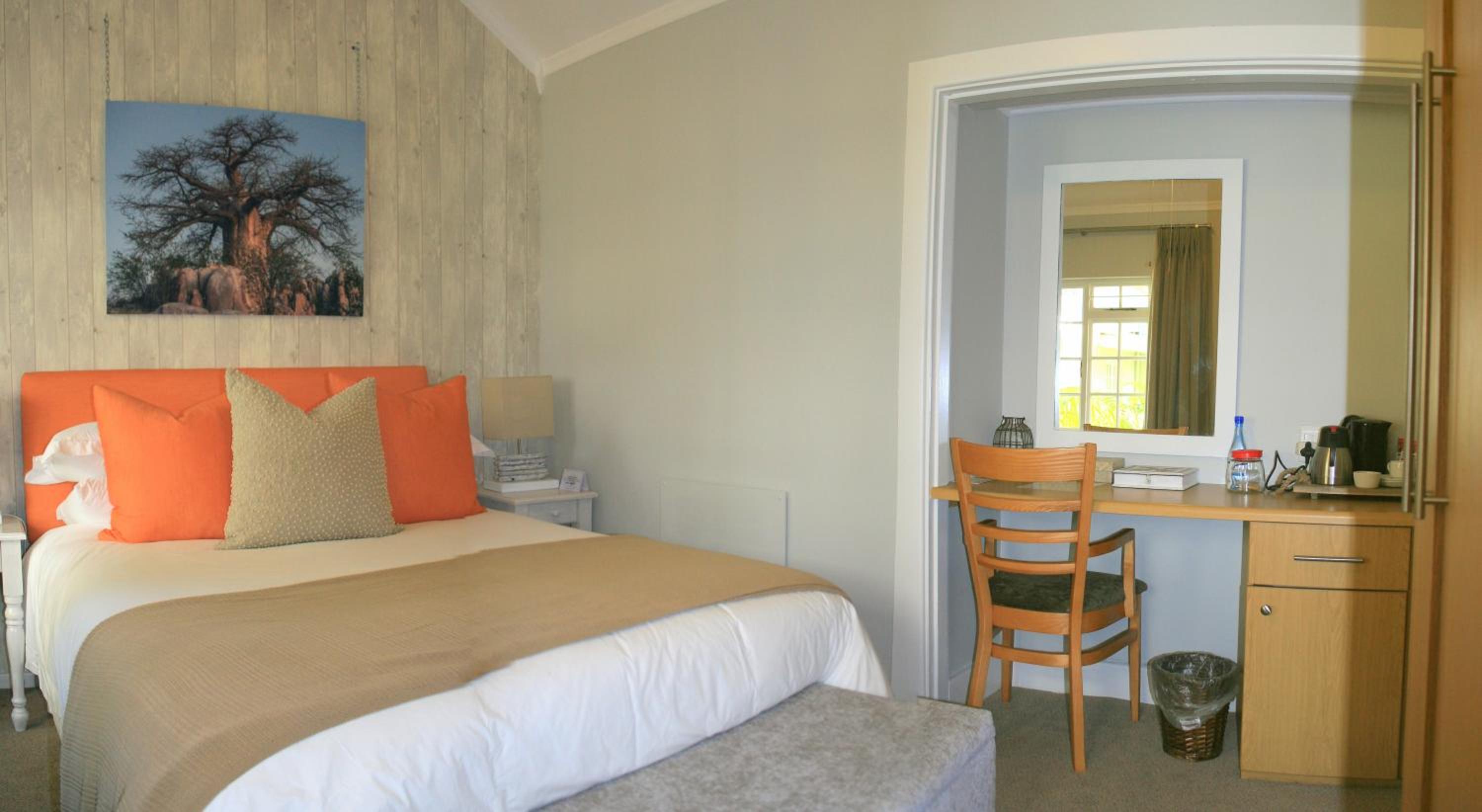 Lodge on Main Guest House and Conference Centre