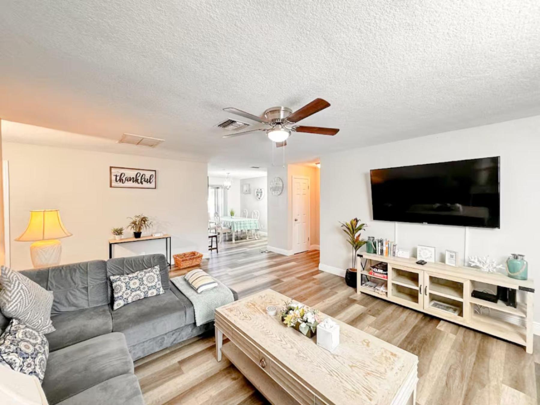 Sunny Spacious 4BR Comfort Pool