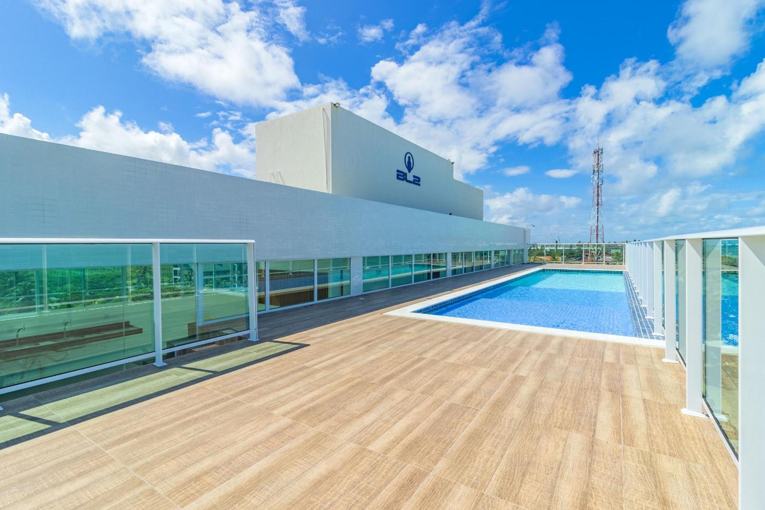 Ocean Blue #05 - Studio with pool by Carpediem