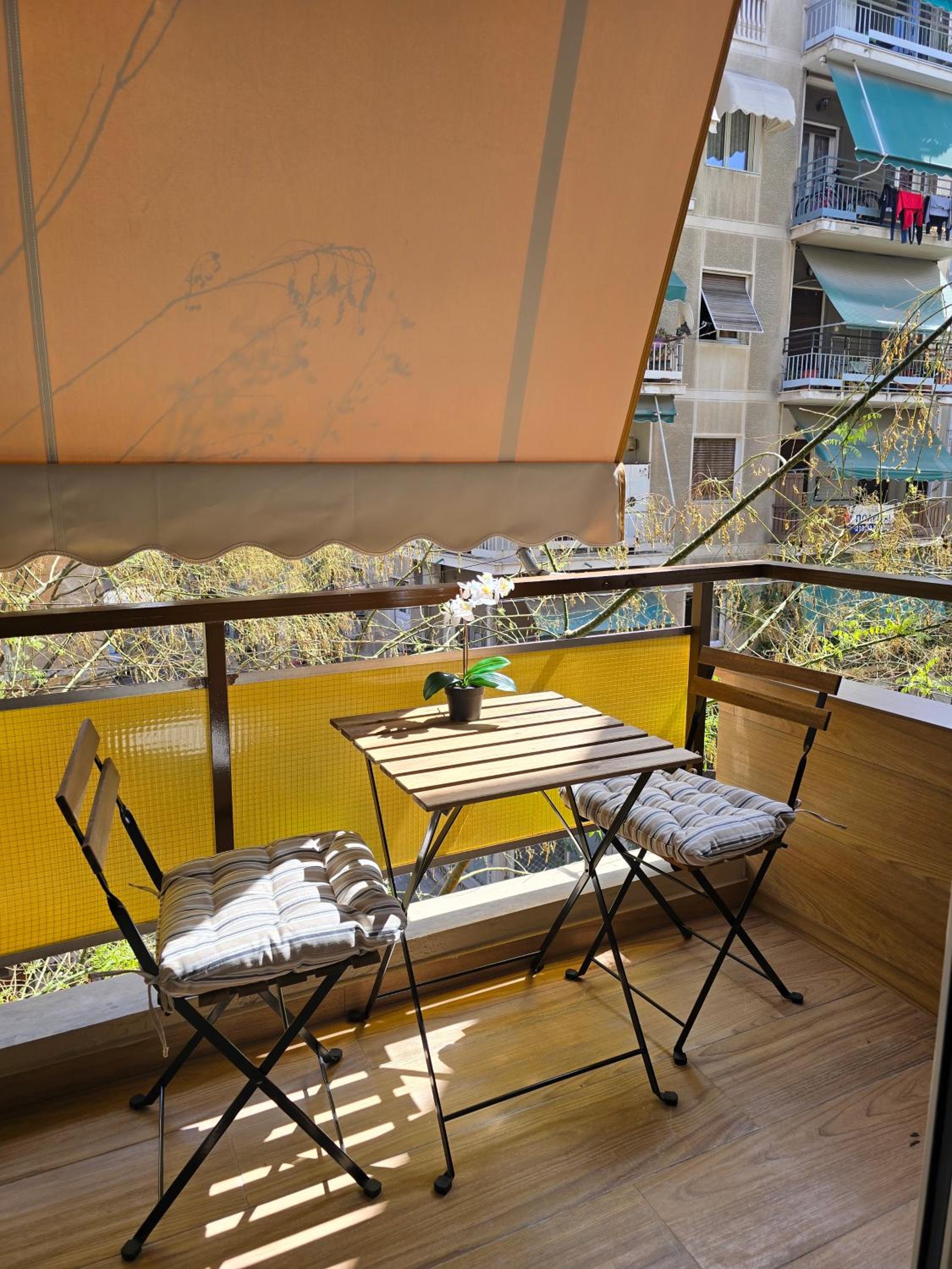 Dream Home Apartment by Metro
