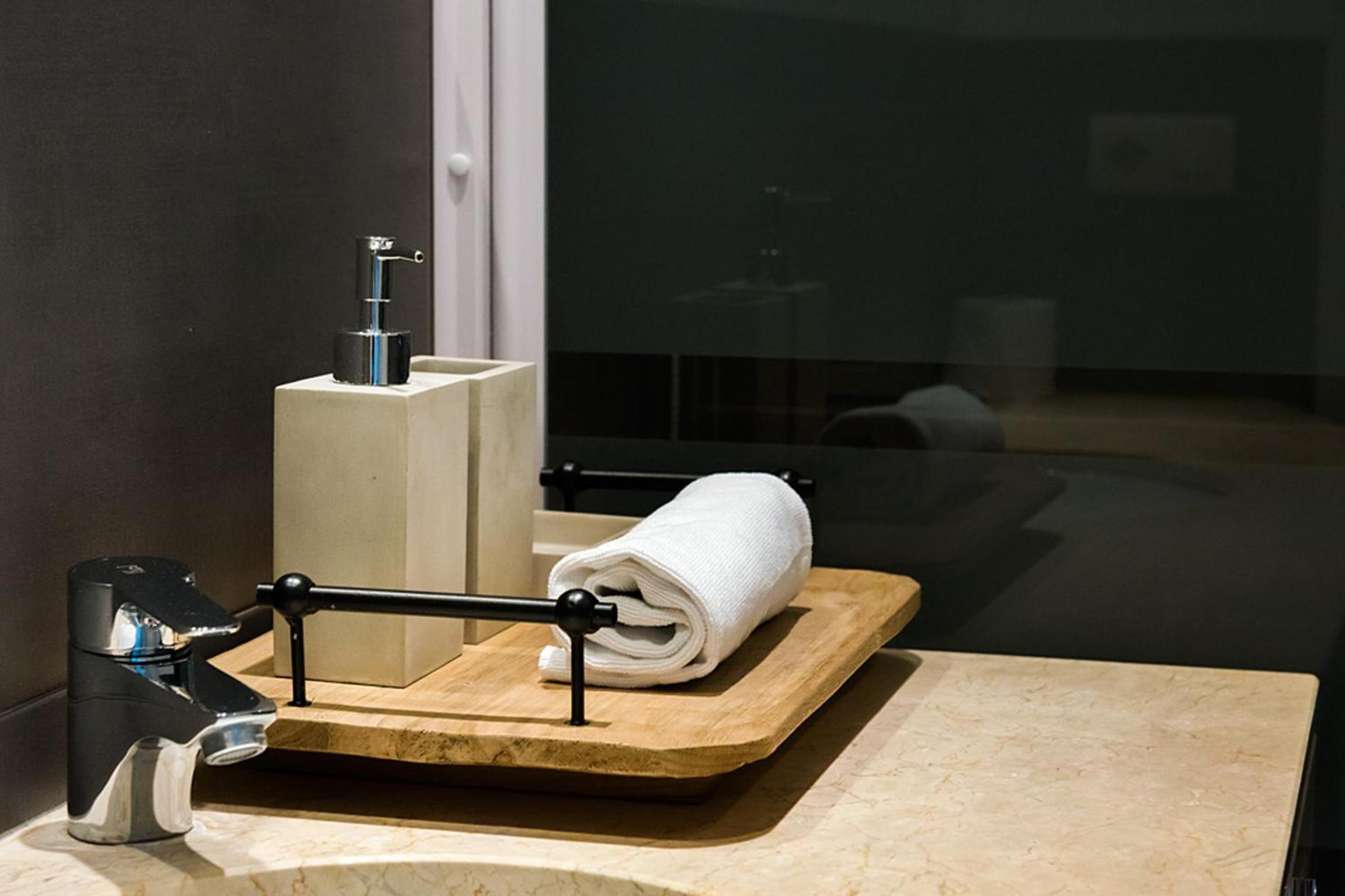 Four Petals Barcelona Boutique Apartments photo 5