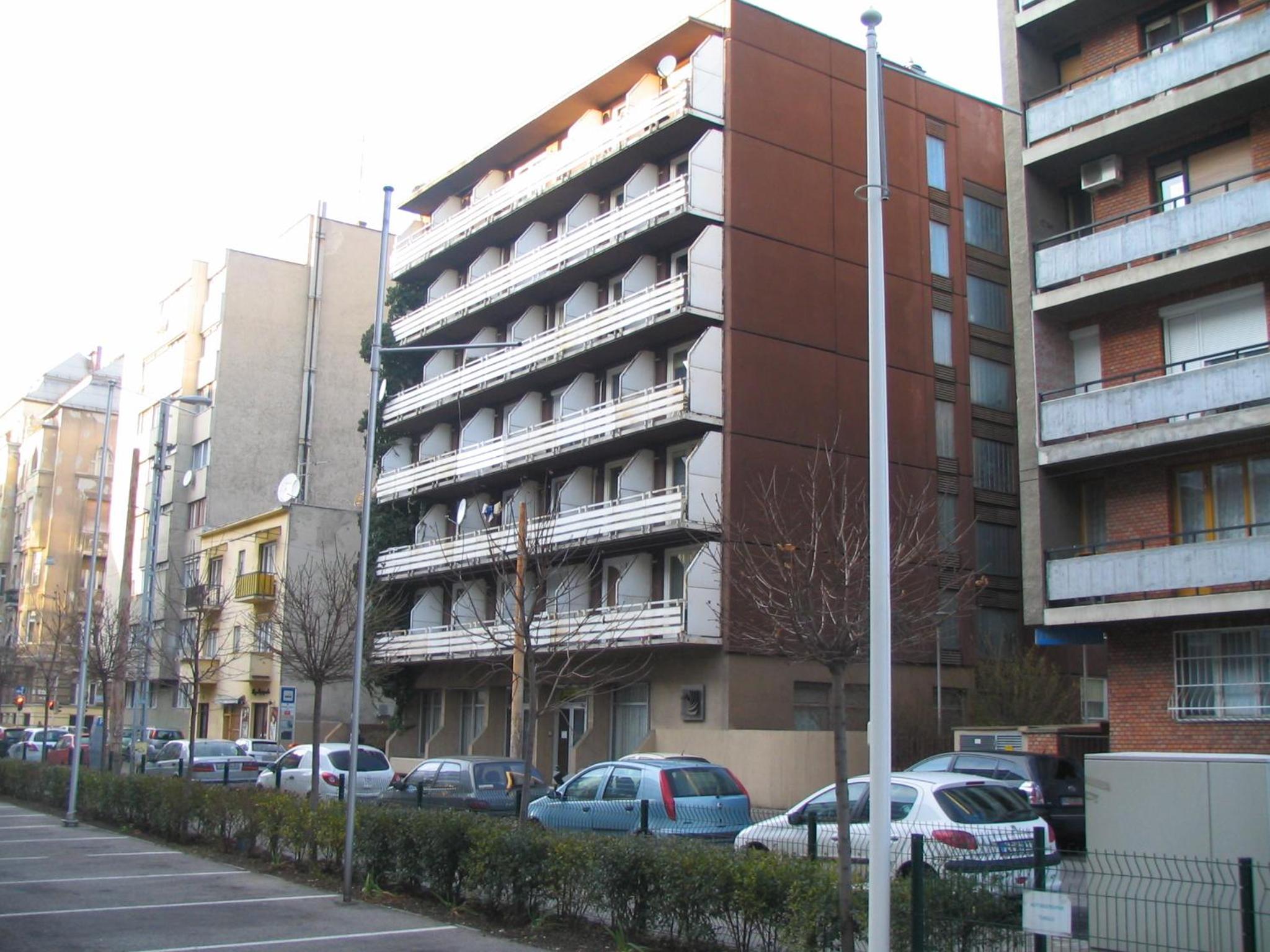 Apartments Leslie