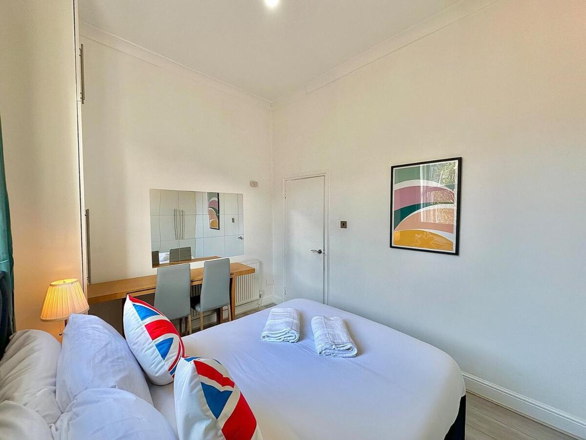 Bright flat in Maida Hill