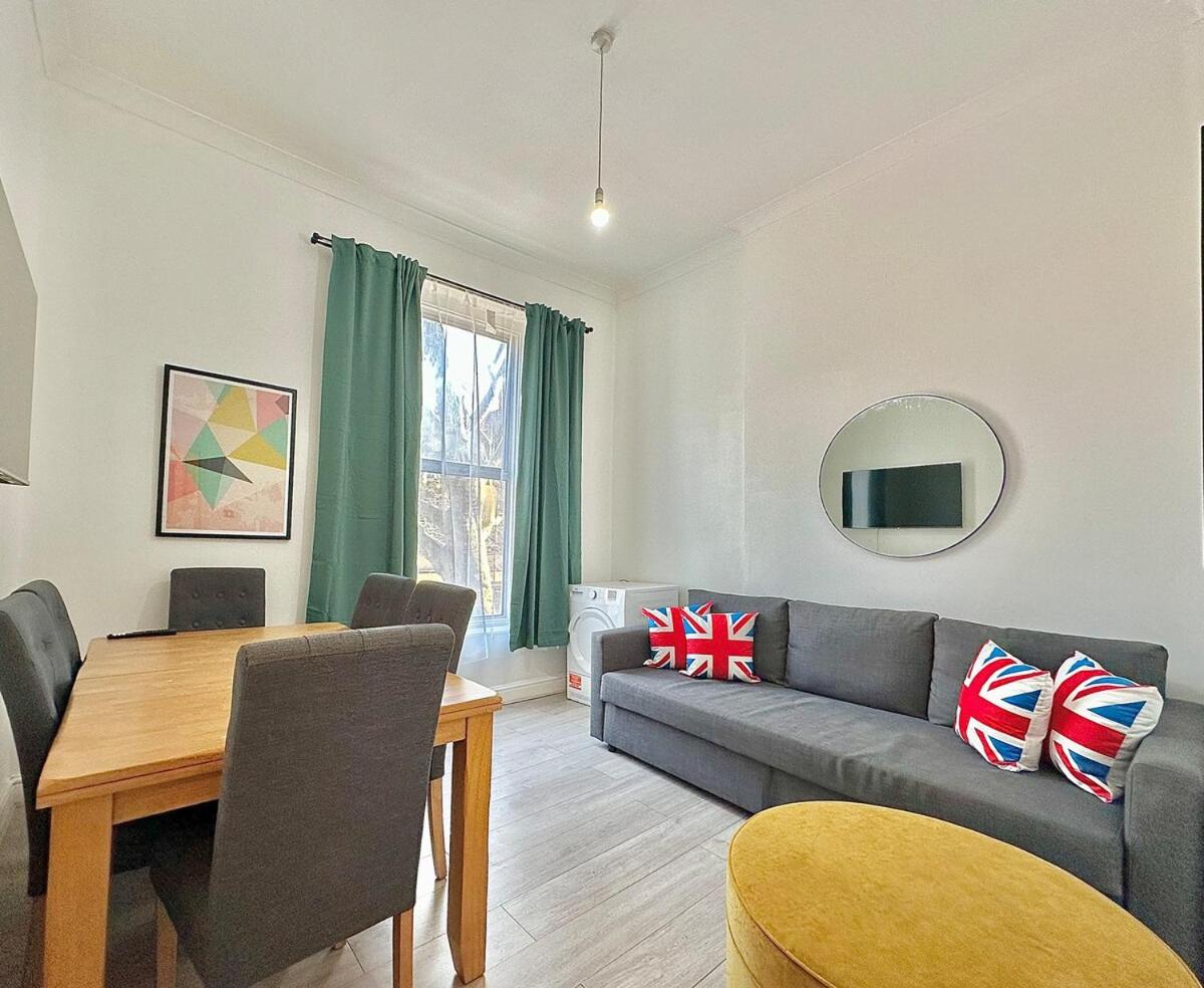 Bright flat in Maida Hill