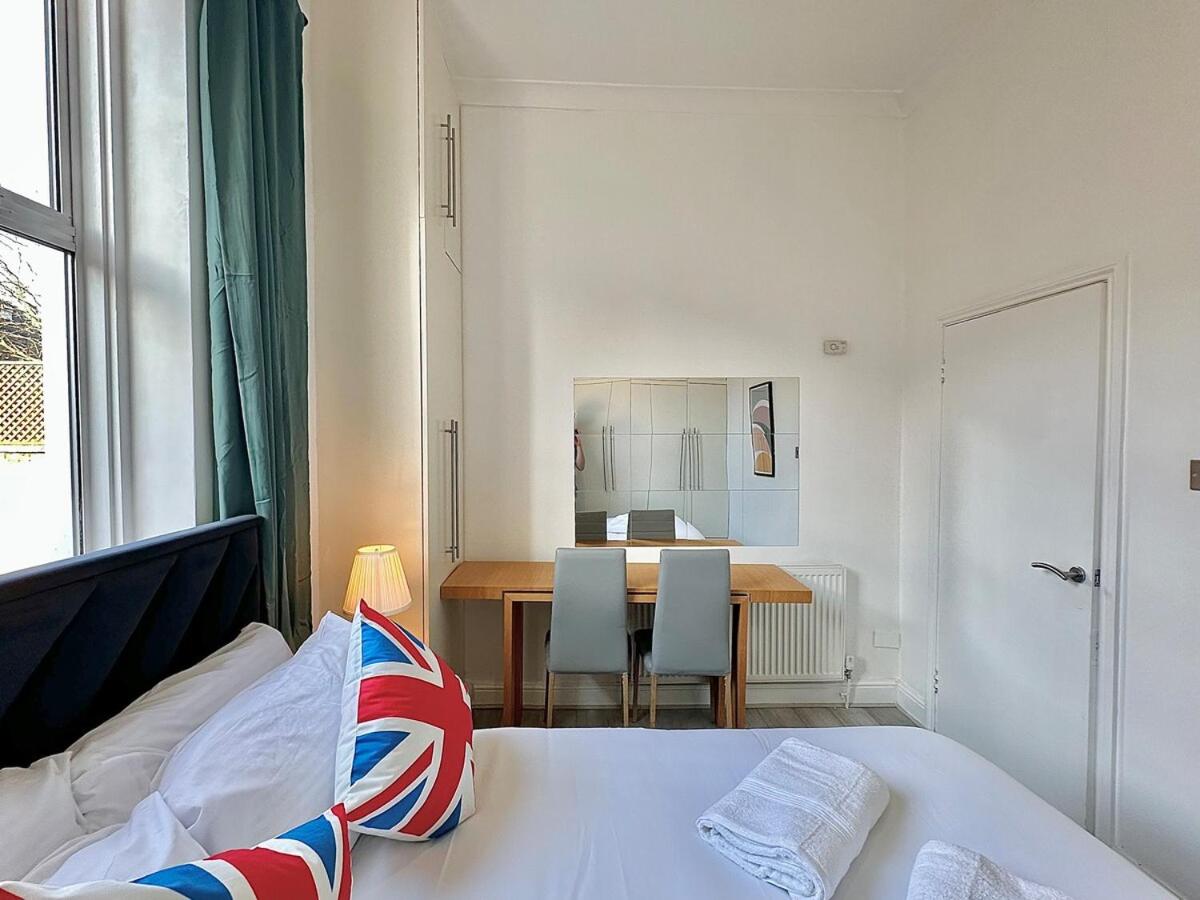 Bright flat in Maida Hill