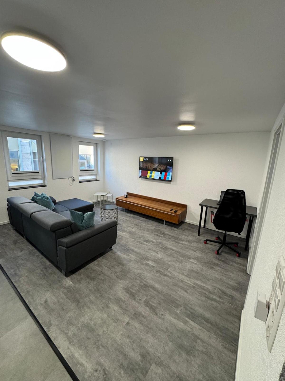 Luxus-Apartment im Herzen von Ludwigsburg - - WLAN - Klima - 24h Check-In - Waschmaschine - Terrasse - 200m vom Schloss und vom Ludwigsburger Marktplatz - 