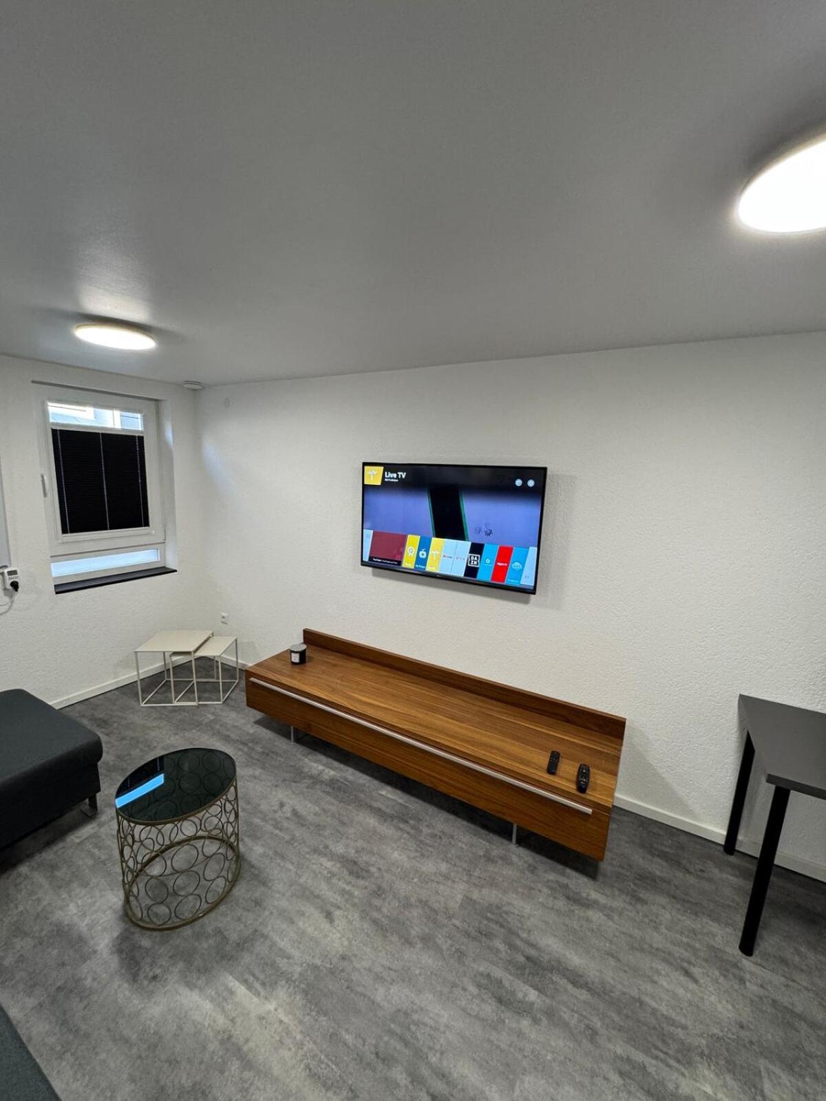 Luxus-Apartment im Herzen von Ludwigsburg - - WLAN - Klima - 24h Check-In - Waschmaschine - Terrasse - 200m vom Schloss und vom Ludwigsburger Marktplatz - 