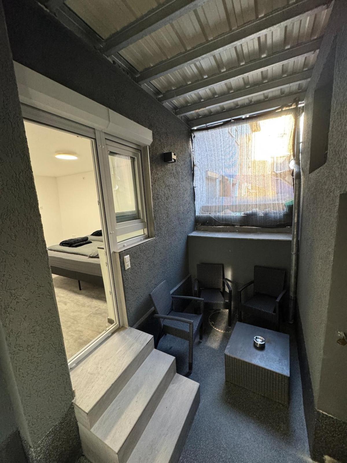Luxus-Apartment im Herzen von Ludwigsburg - - WLAN - Klima - 24h Check-In - Waschmaschine - Terrasse - 200m vom Schloss und vom Ludwigsburger Marktplatz - 