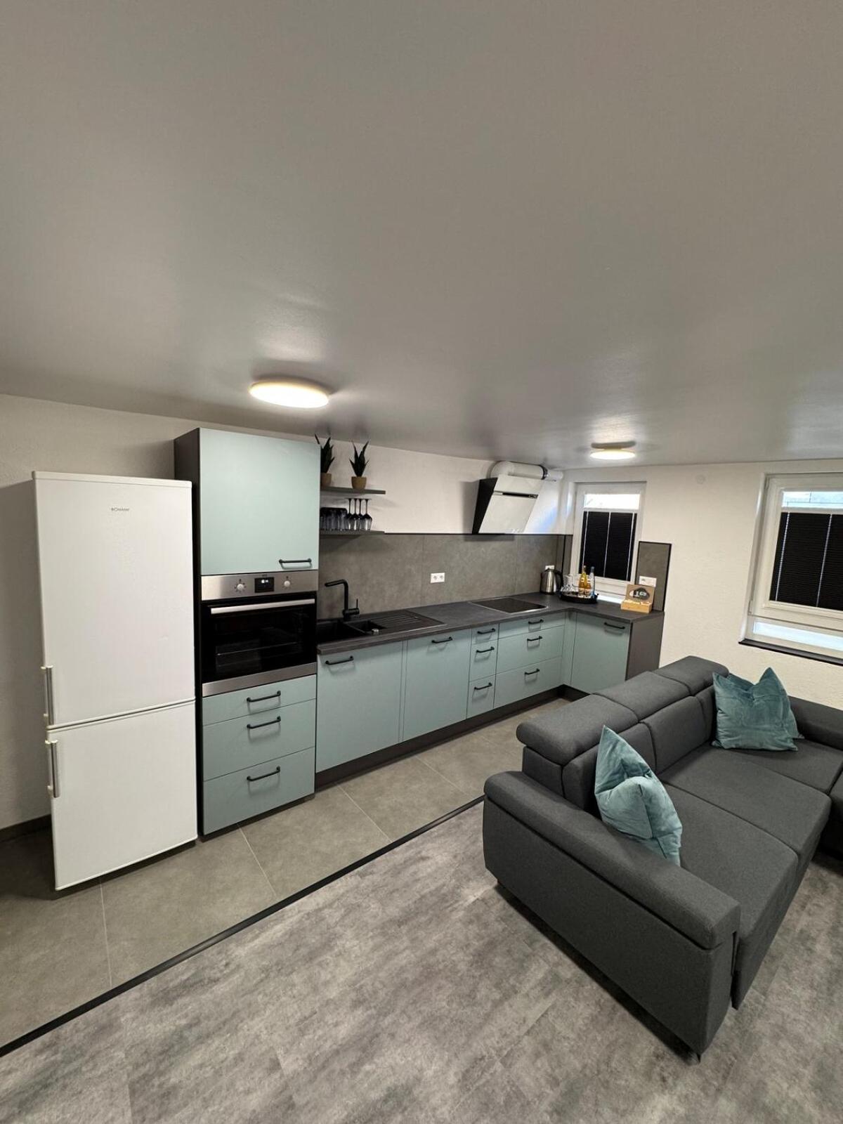 Luxus-Apartment im Herzen von Ludwigsburg - - WLAN - Klima - 24h Check-In - Waschmaschine - Terrasse - 200m vom Schloss und vom Ludwigsburger Marktplatz - 