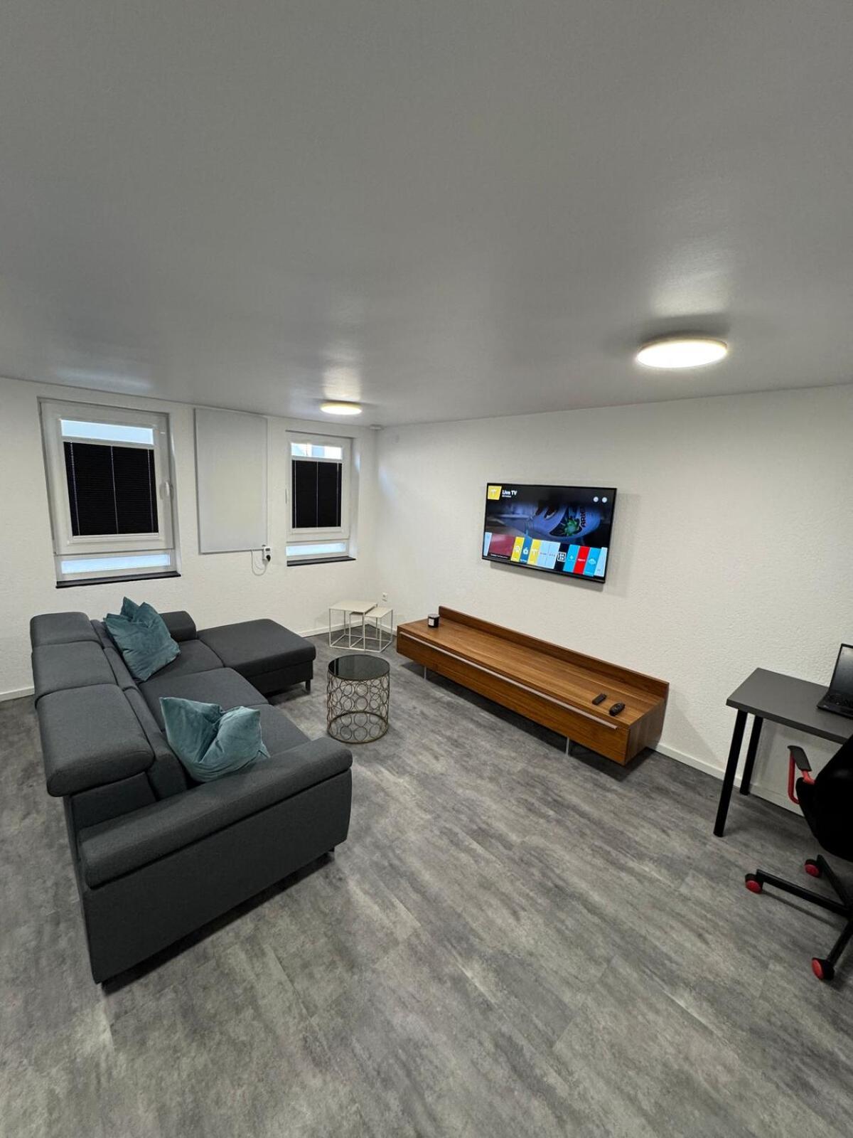 Luxus-Apartment im Herzen von Ludwigsburg - - WLAN - Klima - 24h Check-In - Waschmaschine - Terrasse - 200m vom Schloss und vom Ludwigsburger Marktplatz - 