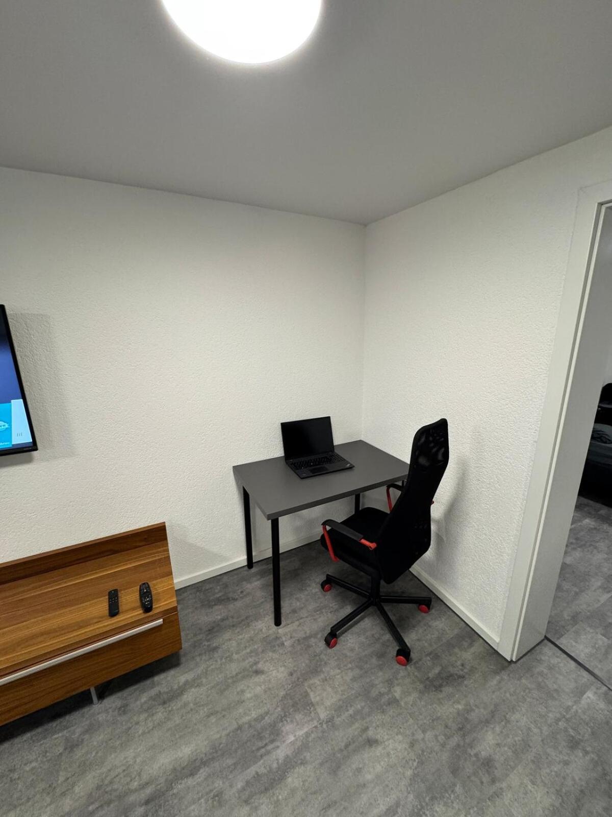 Luxus-Apartment im Herzen von Ludwigsburg - - WLAN - Klima - 24h Check-In - Waschmaschine - Terrasse - 200m vom Schloss und vom Ludwigsburger Marktplatz - 