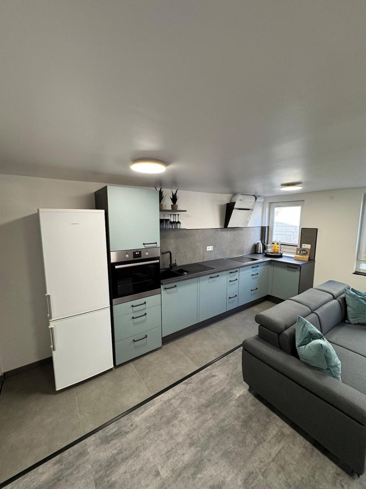 Luxus-Apartment im Herzen von Ludwigsburg - - WLAN - Klima - 24h Check-In - Waschmaschine - Terrasse - 200m vom Schloss und vom Ludwigsburger Marktplatz - 