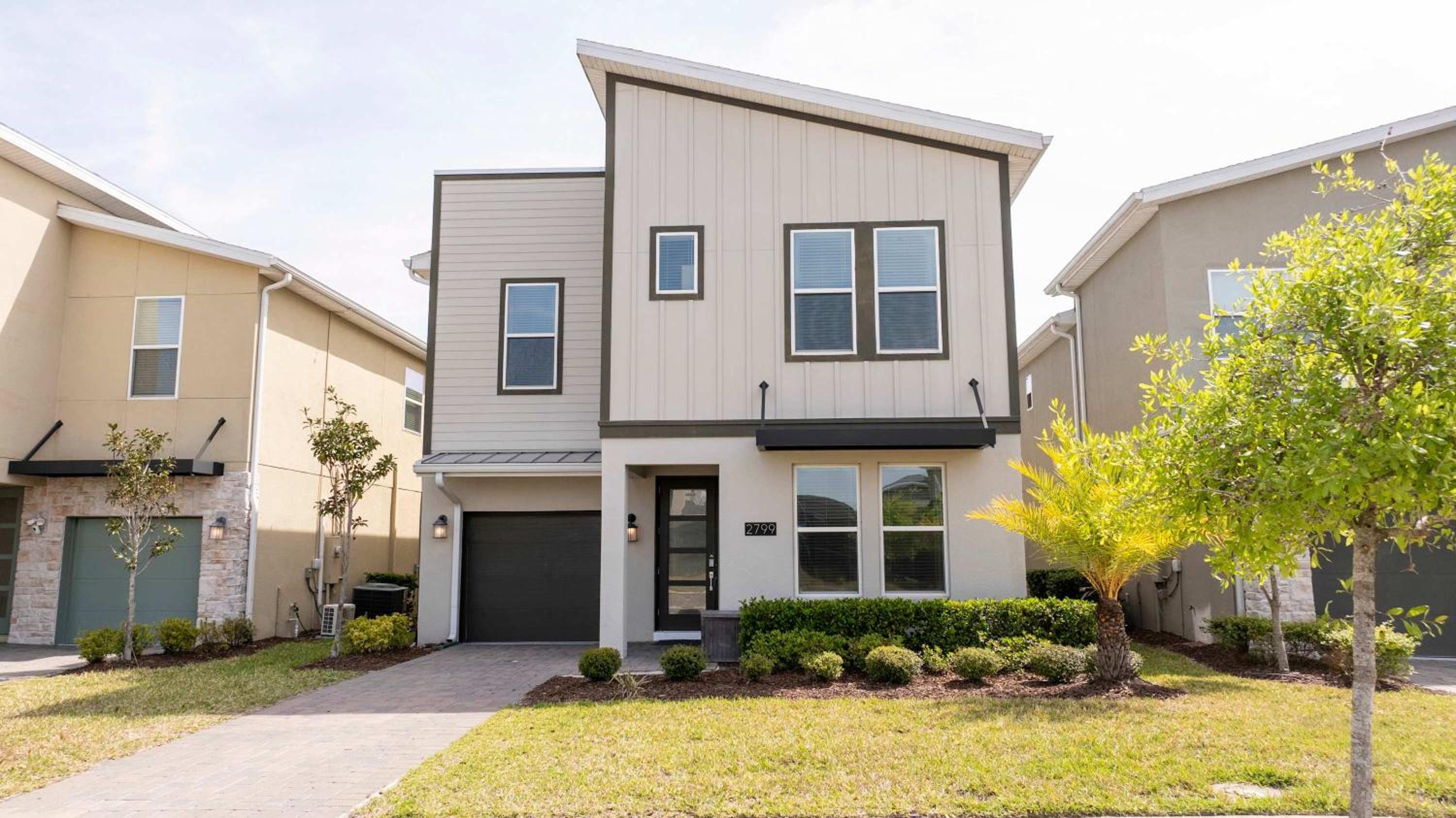 Stunning Game Room & Pool Jacuzzi Storey Lake 2799