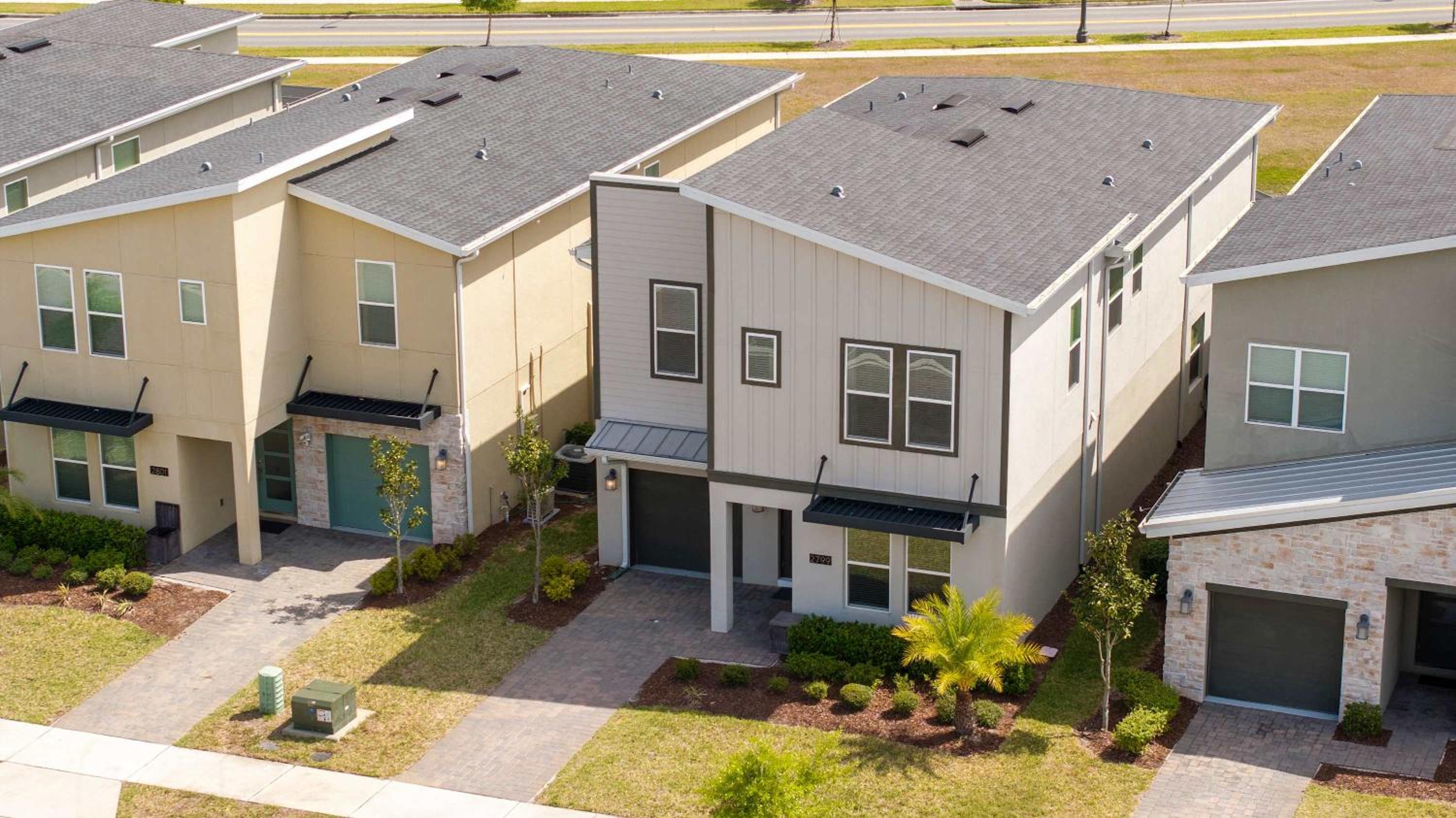 Stunning Game Room & Pool Jacuzzi Storey Lake 2799