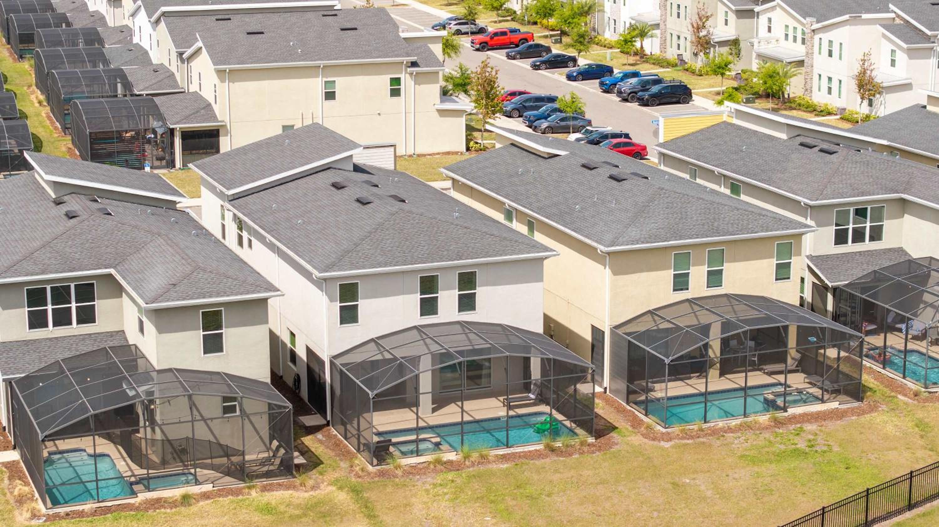Stunning Game Room & Pool Jacuzzi Storey Lake 2799