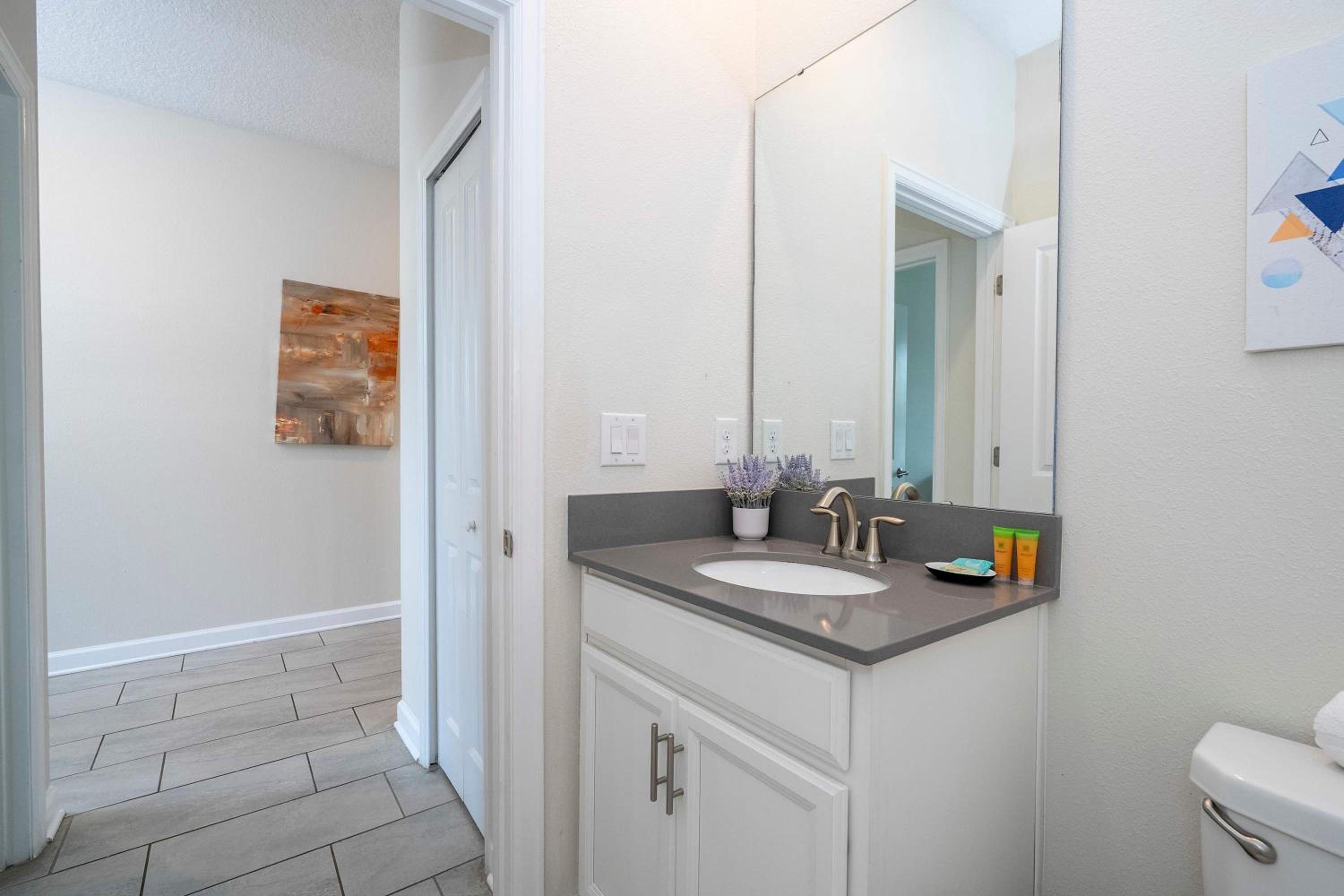 Stunning Game Room & Pool Jacuzzi Storey Lake 2799