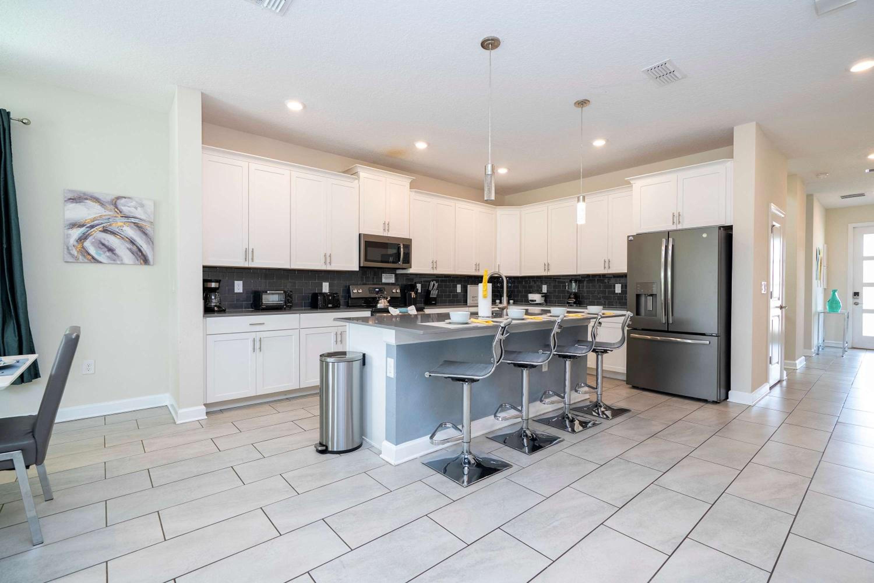 Stunning Game Room & Pool Jacuzzi Storey Lake 2799