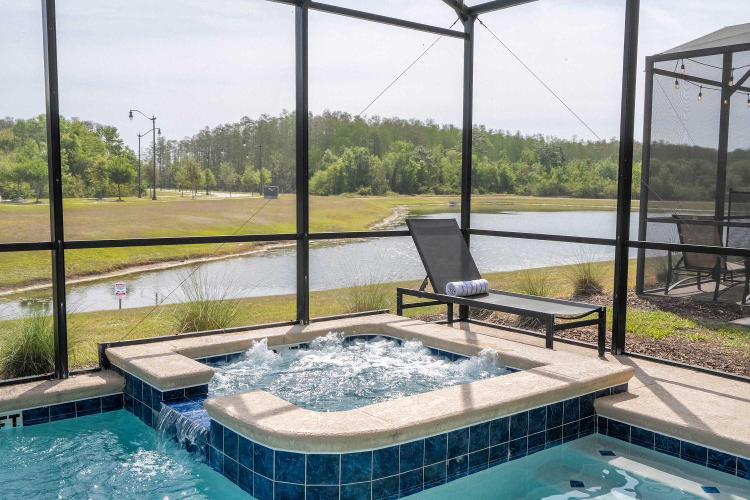 Stunning Game Room & Pool Jacuzzi Storey Lake 2799
