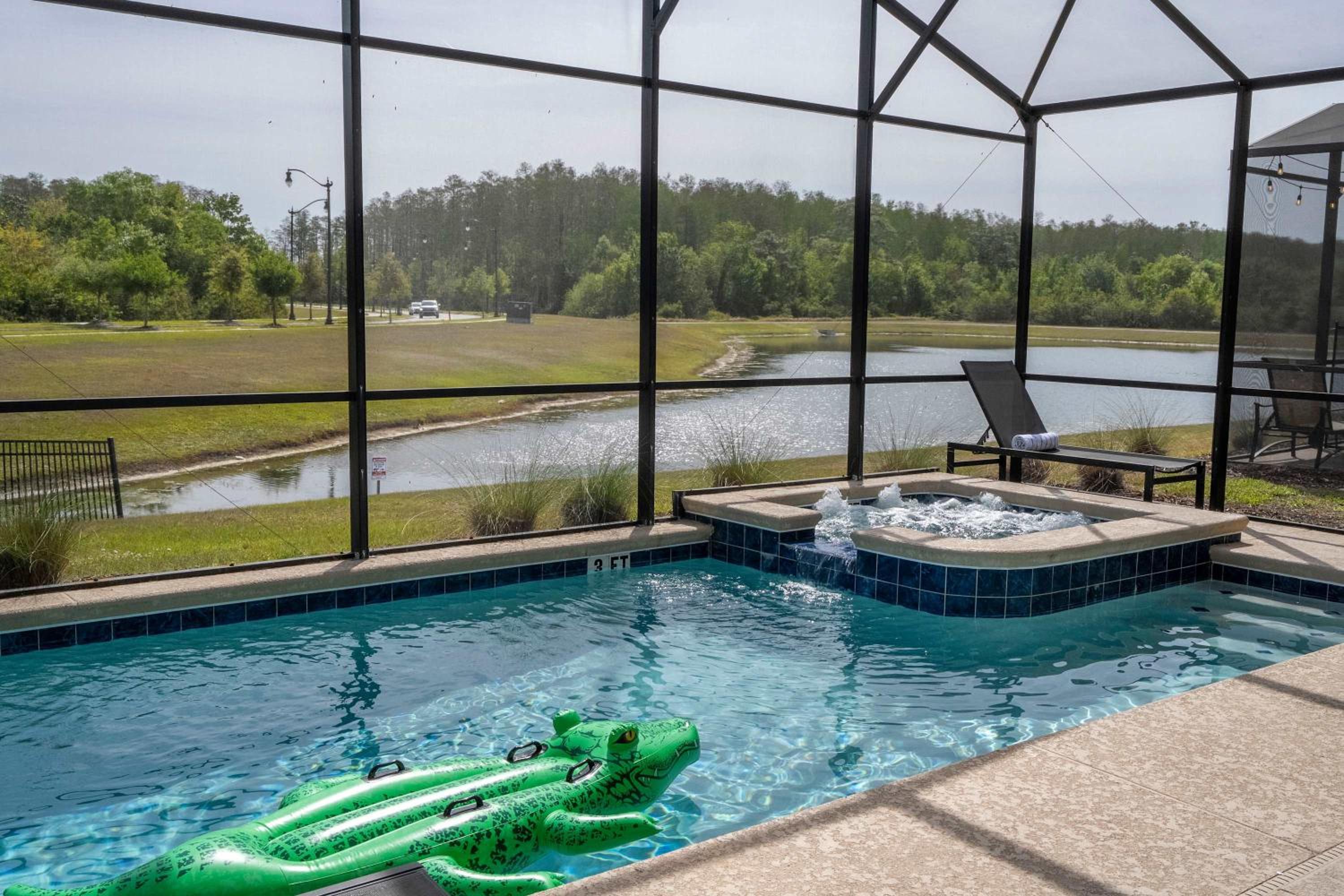 Stunning Game Room & Pool Jacuzzi Storey Lake 2799