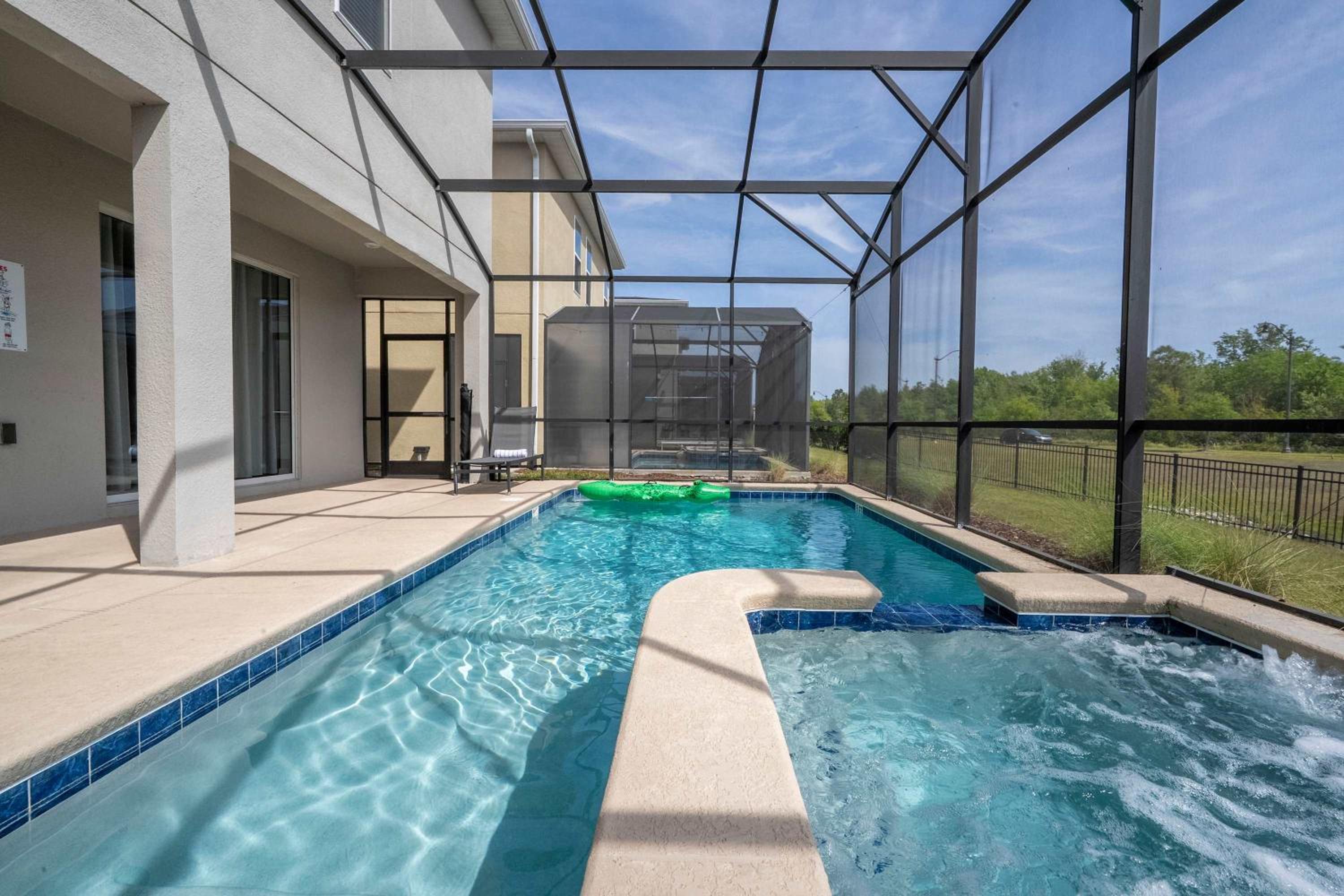 Stunning Game Room & Pool Jacuzzi Storey Lake 2799