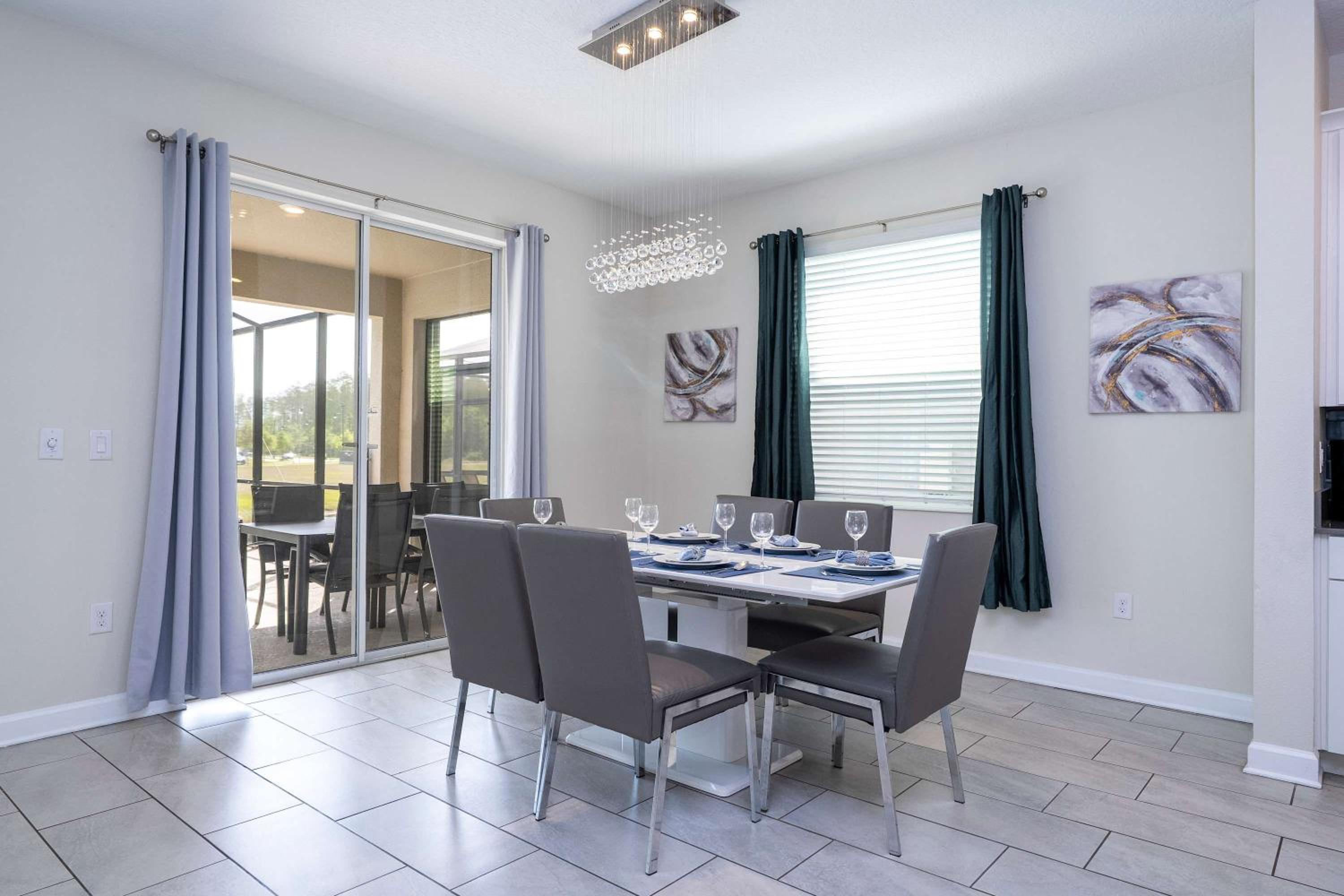 Stunning Game Room & Pool Jacuzzi Storey Lake 2799