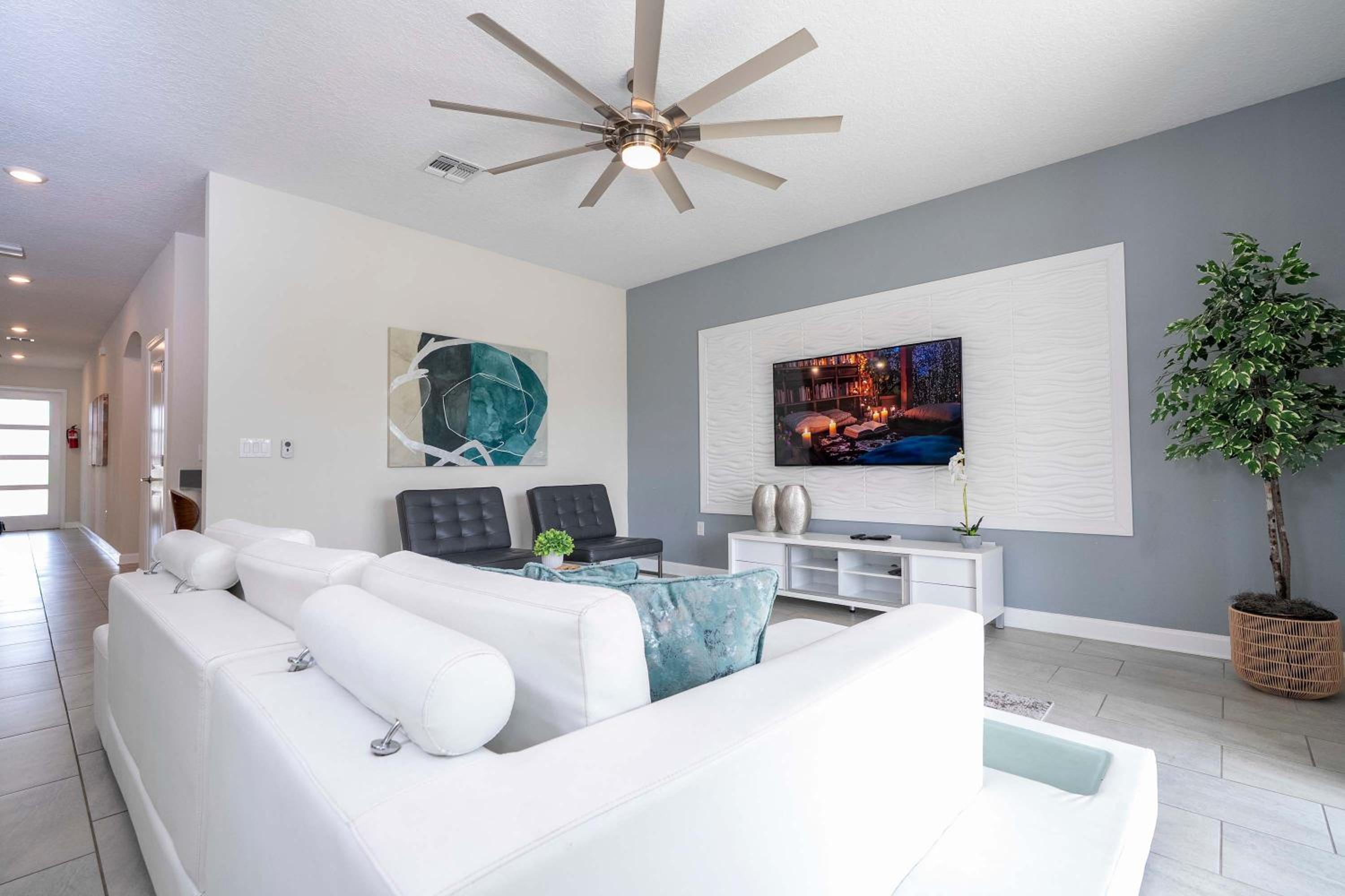 Stunning Game Room & Pool Jacuzzi Storey Lake 2799