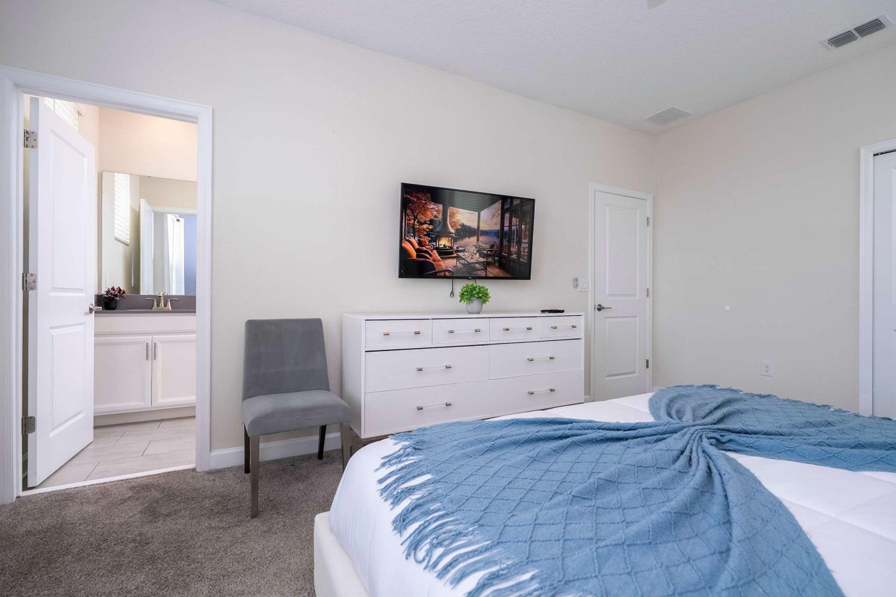 Stunning Game Room & Pool Jacuzzi Storey Lake 2799